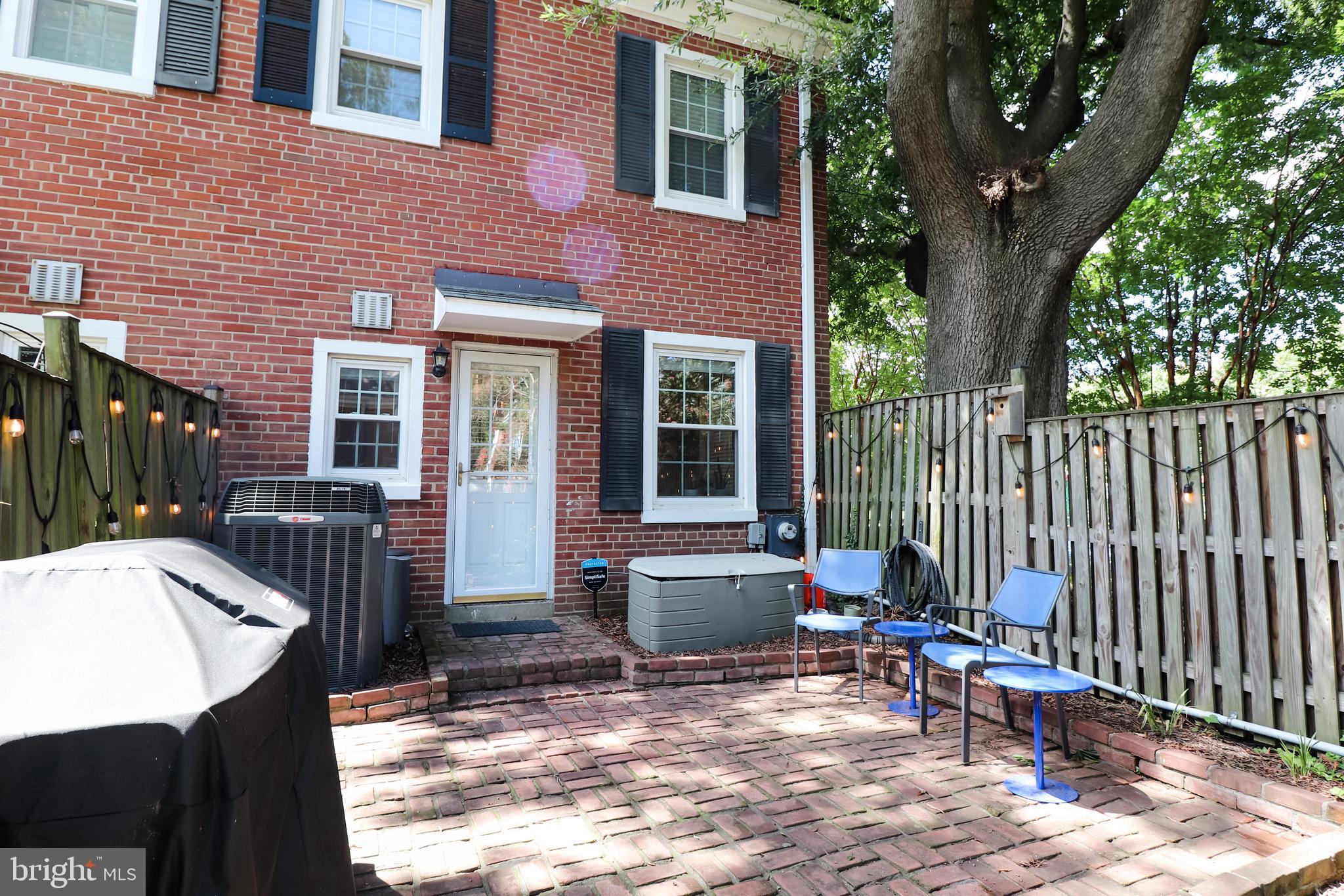 FAIRLINGTON ARBORS - Residential Lease