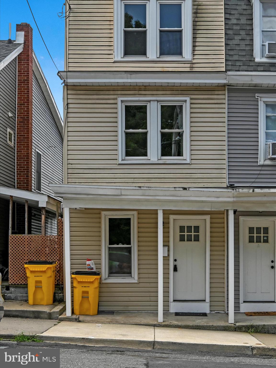 202 S SAINT JOHN STREET