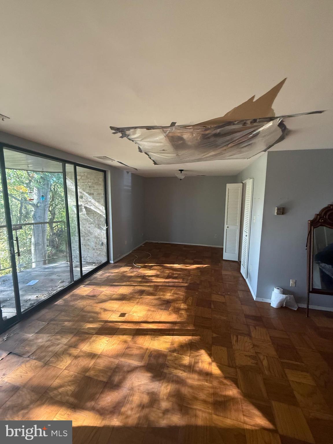 HUNTLEY SQUARE CONDOMINIUMS - Residential