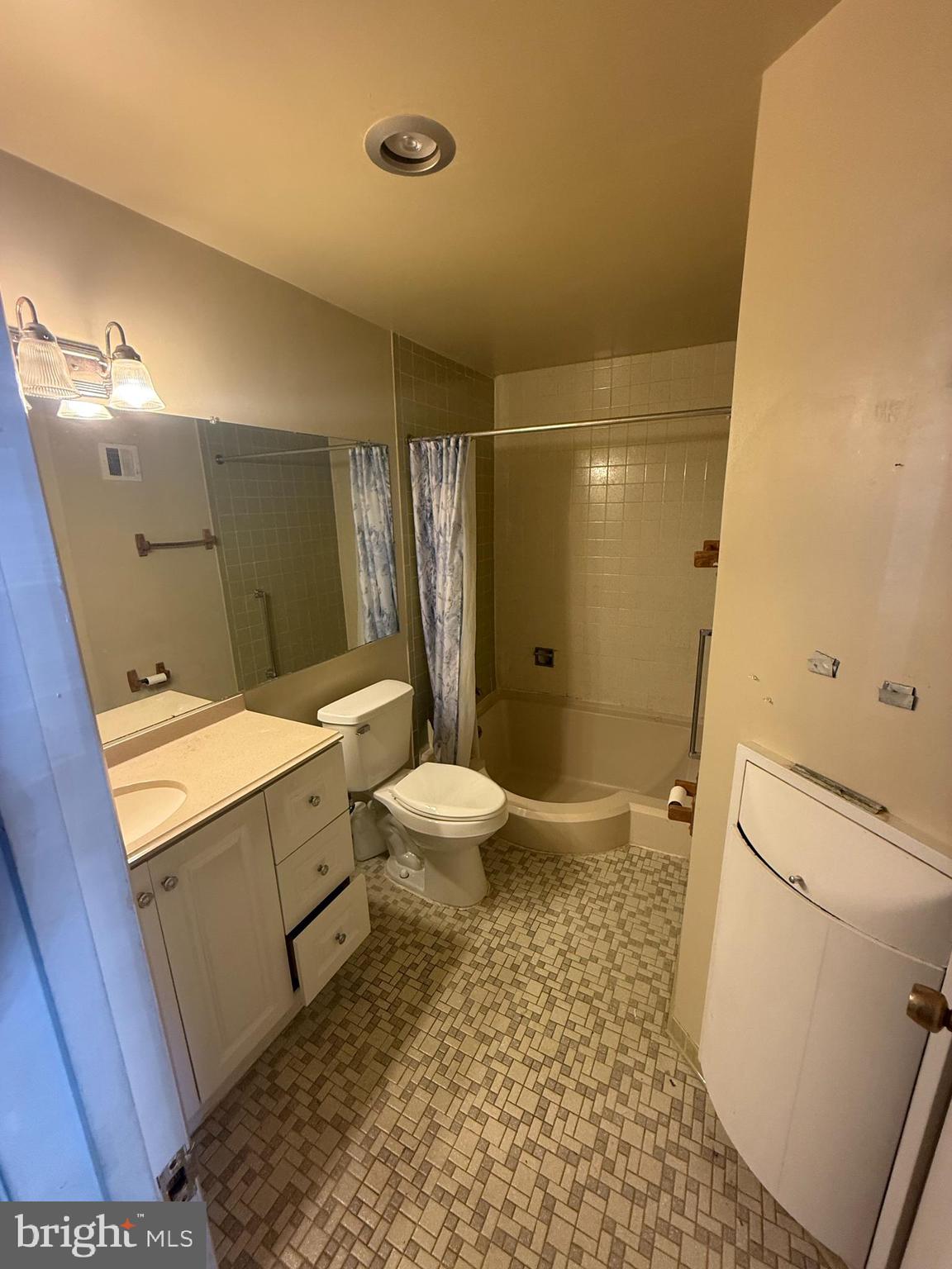 3310 HUNTLEY SQUARE DRIVE A2