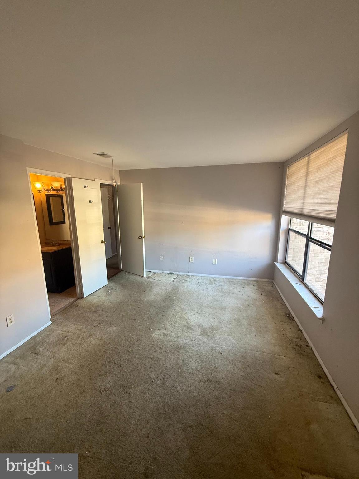 HUNTLEY SQUARE CONDOMINIUMS - Residential