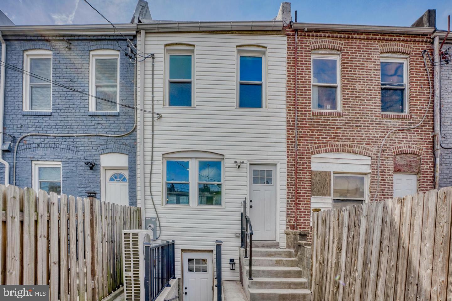 BALTIMORE HIGHLANDS - Residential Lease
