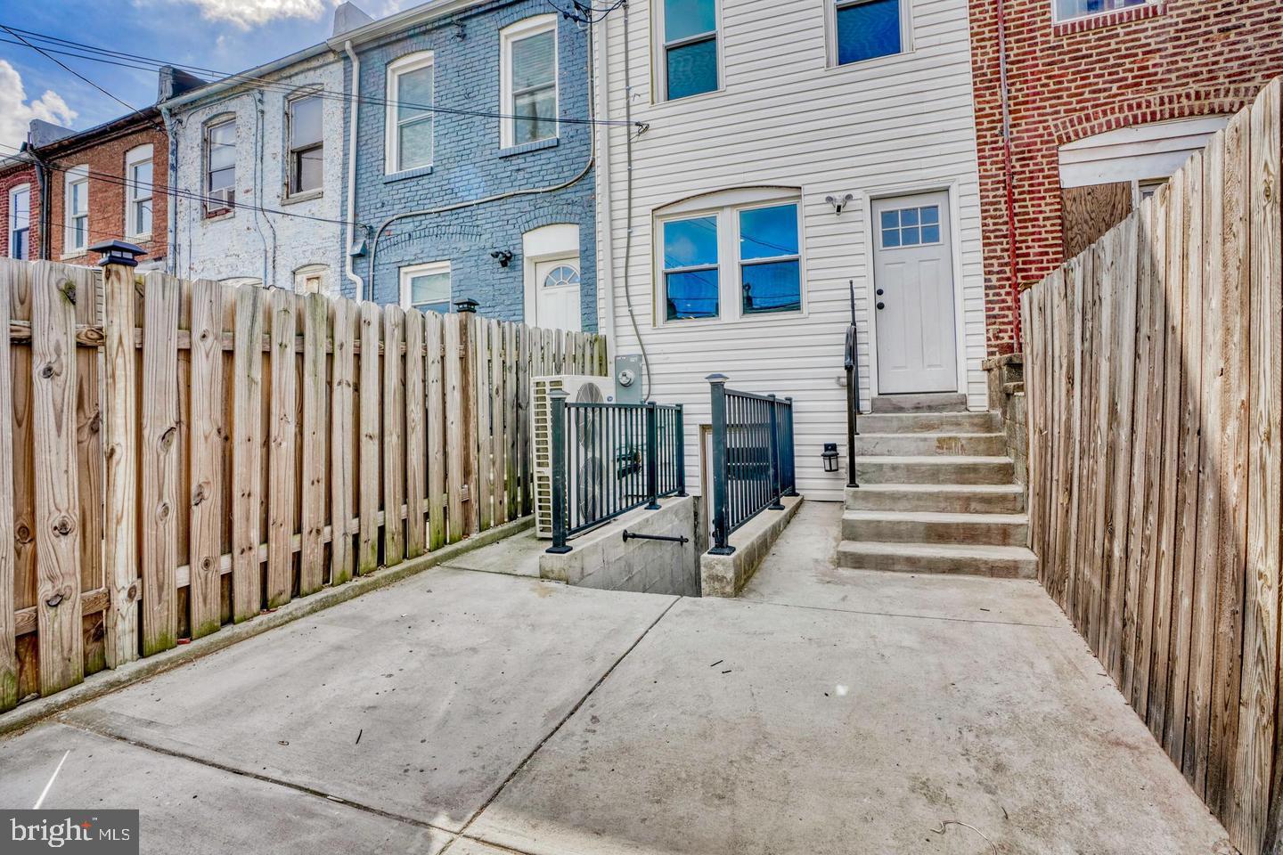 BALTIMORE HIGHLANDS - Residential Lease