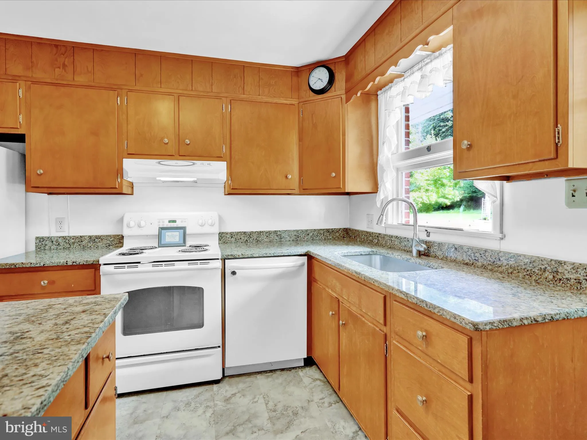 Reading, Pennsylvania 19606, United States, 2 Bedrooms Bedrooms, ,2 BathroomsBathrooms,Residential,Pending,206182