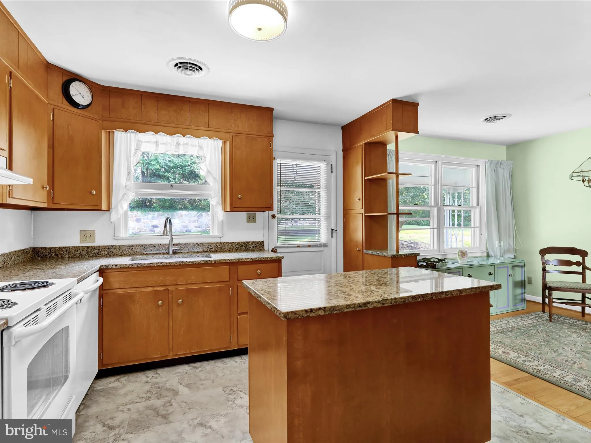 Reading, Pennsylvania 19606, United States, 2 Bedrooms Bedrooms, ,2 BathroomsBathrooms,Residential,Pending,206182