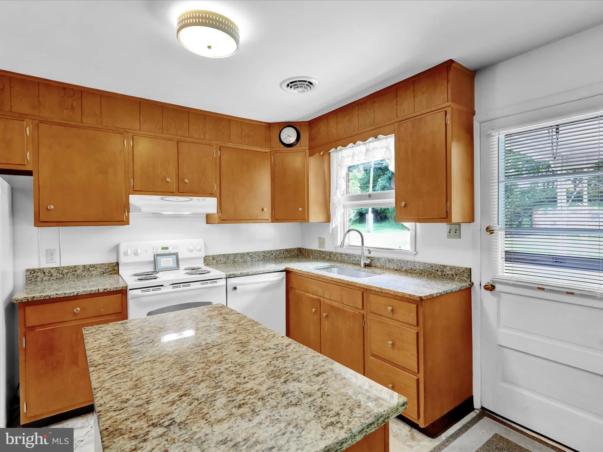 Reading, Pennsylvania 19606, United States, 2 Bedrooms Bedrooms, ,2 BathroomsBathrooms,Residential,Pending,206182