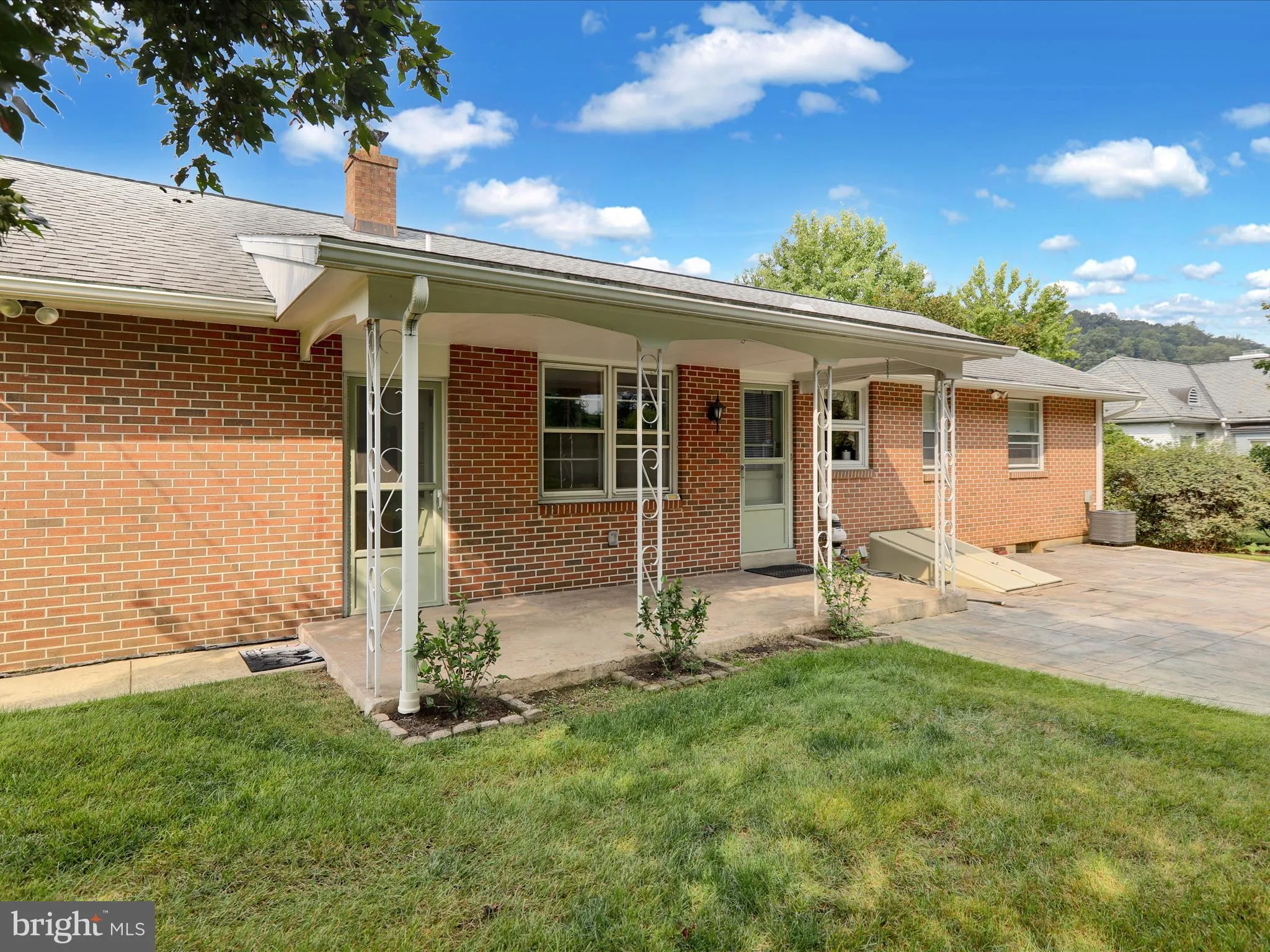 Reading, Pennsylvania 19606, United States, 2 Bedrooms Bedrooms, ,2 BathroomsBathrooms,Residential,Pending,206182