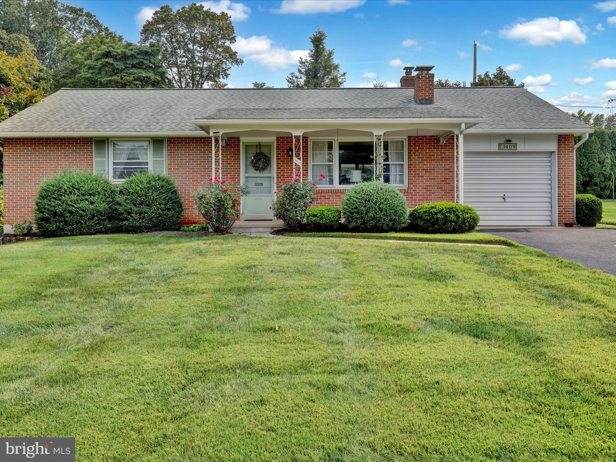 Reading, Pennsylvania 19606, United States, 2 Bedrooms Bedrooms, ,2 BathroomsBathrooms,Residential,Pending,206182