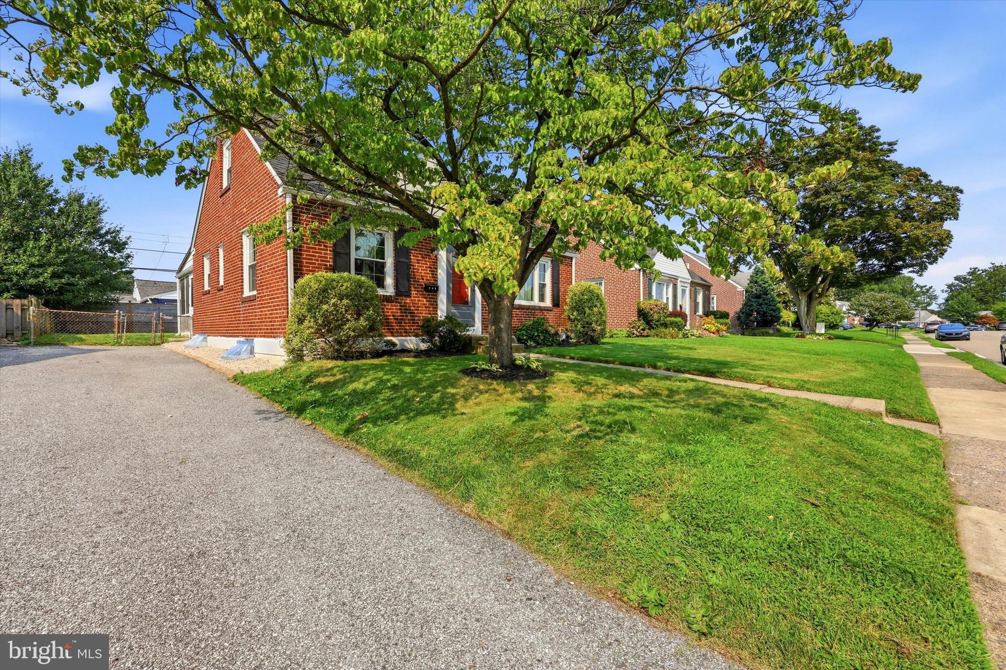 408 LINDSAY STREET
