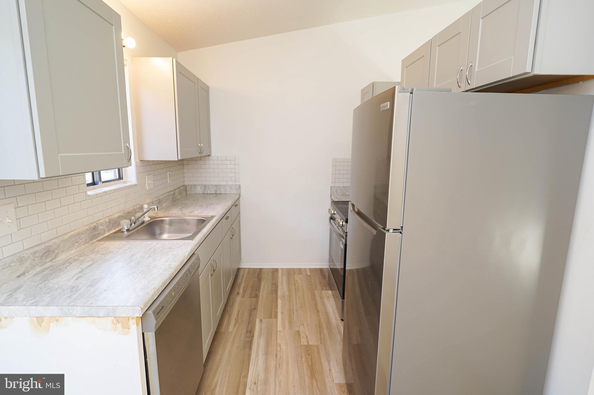 915 GREEN MOR AVENUE