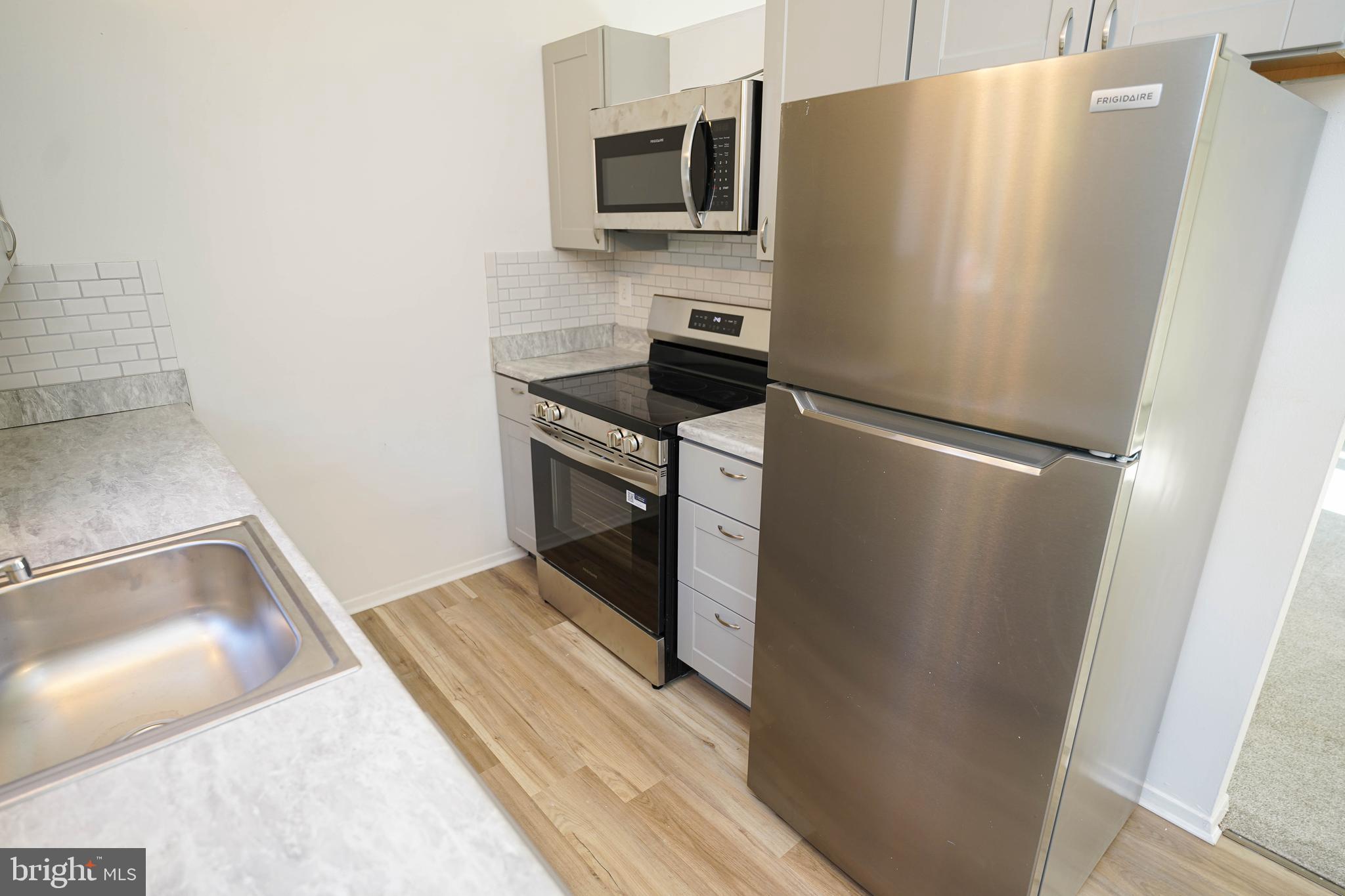 915 GREEN MOR AVENUE