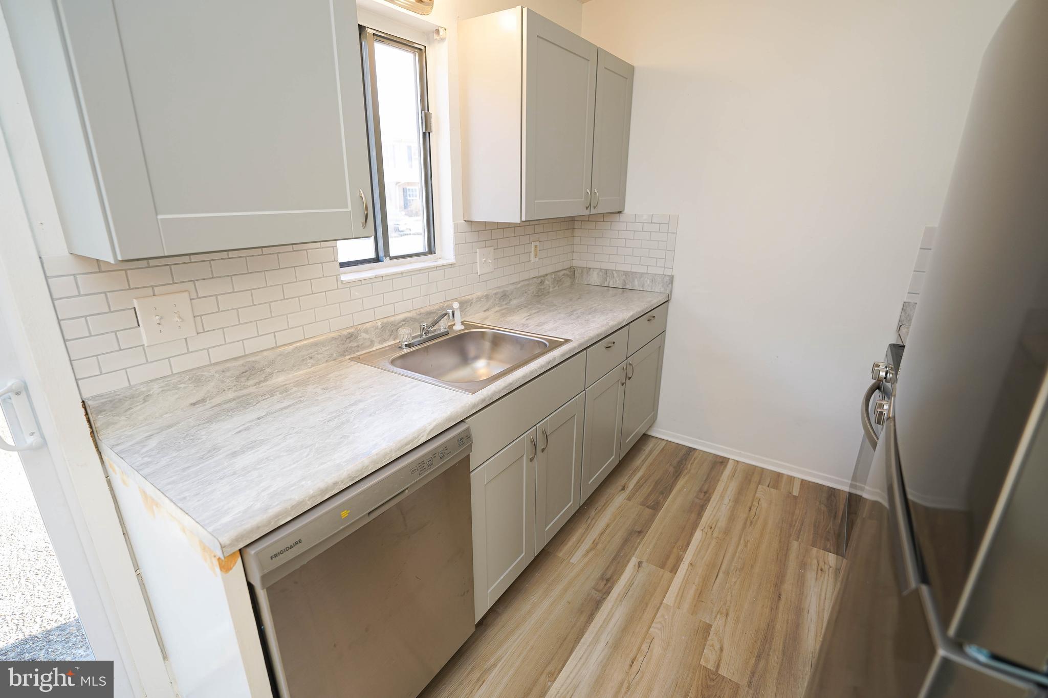 915 GREEN MOR AVENUE