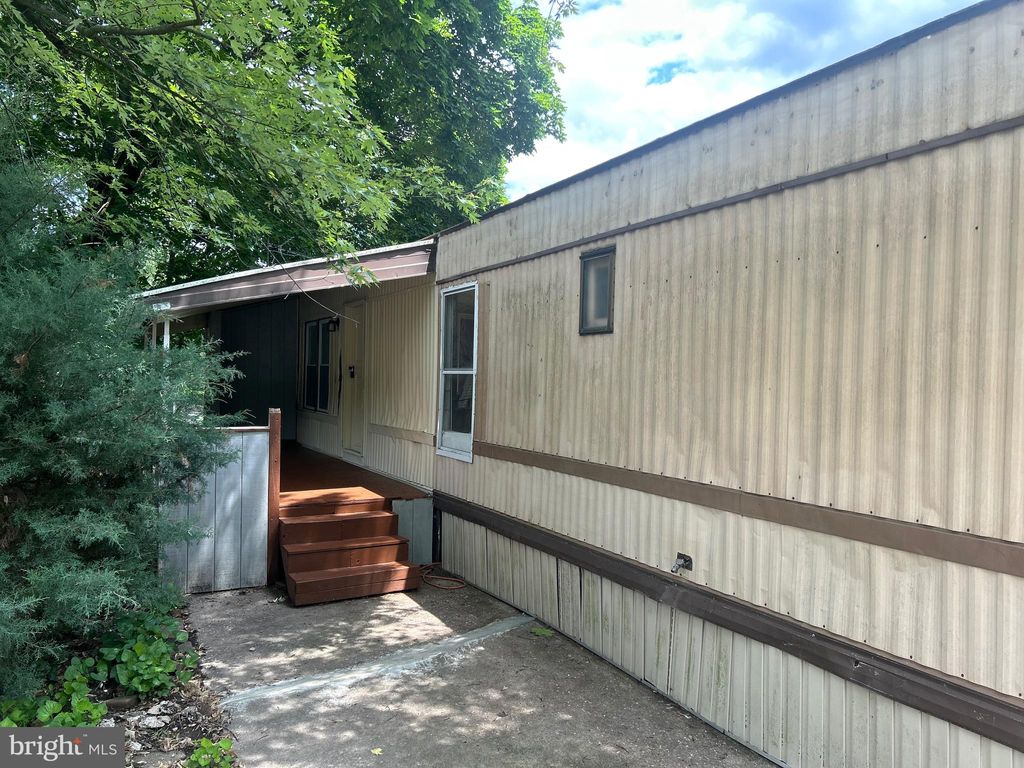 Photo of 310 Brooklyn Drive, YORK, PA 17406 (MLS # PAYK2082304)