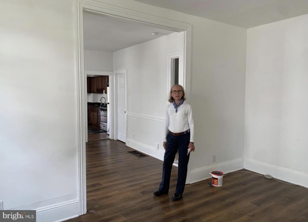 28 W KING STREET W