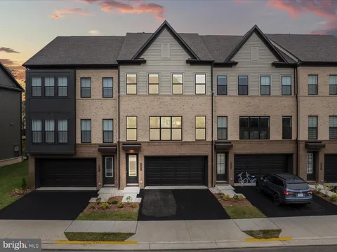 22976 Copper Tree Terrace, Ashburn, VA MLS: VALO2113824