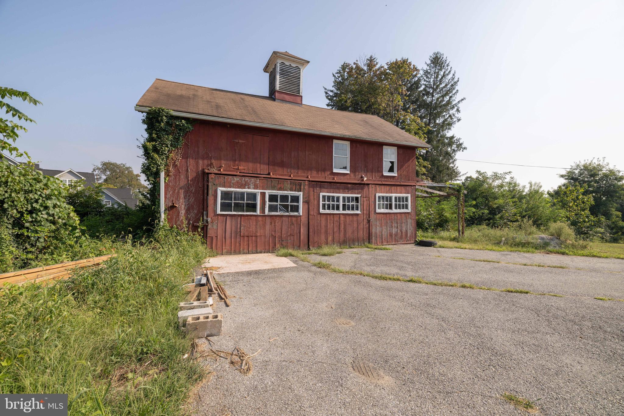 200 MAPLEHURST LANE