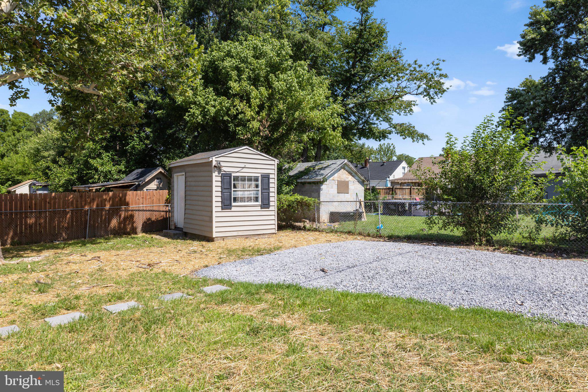 ROYAL VILLAGE - Residential