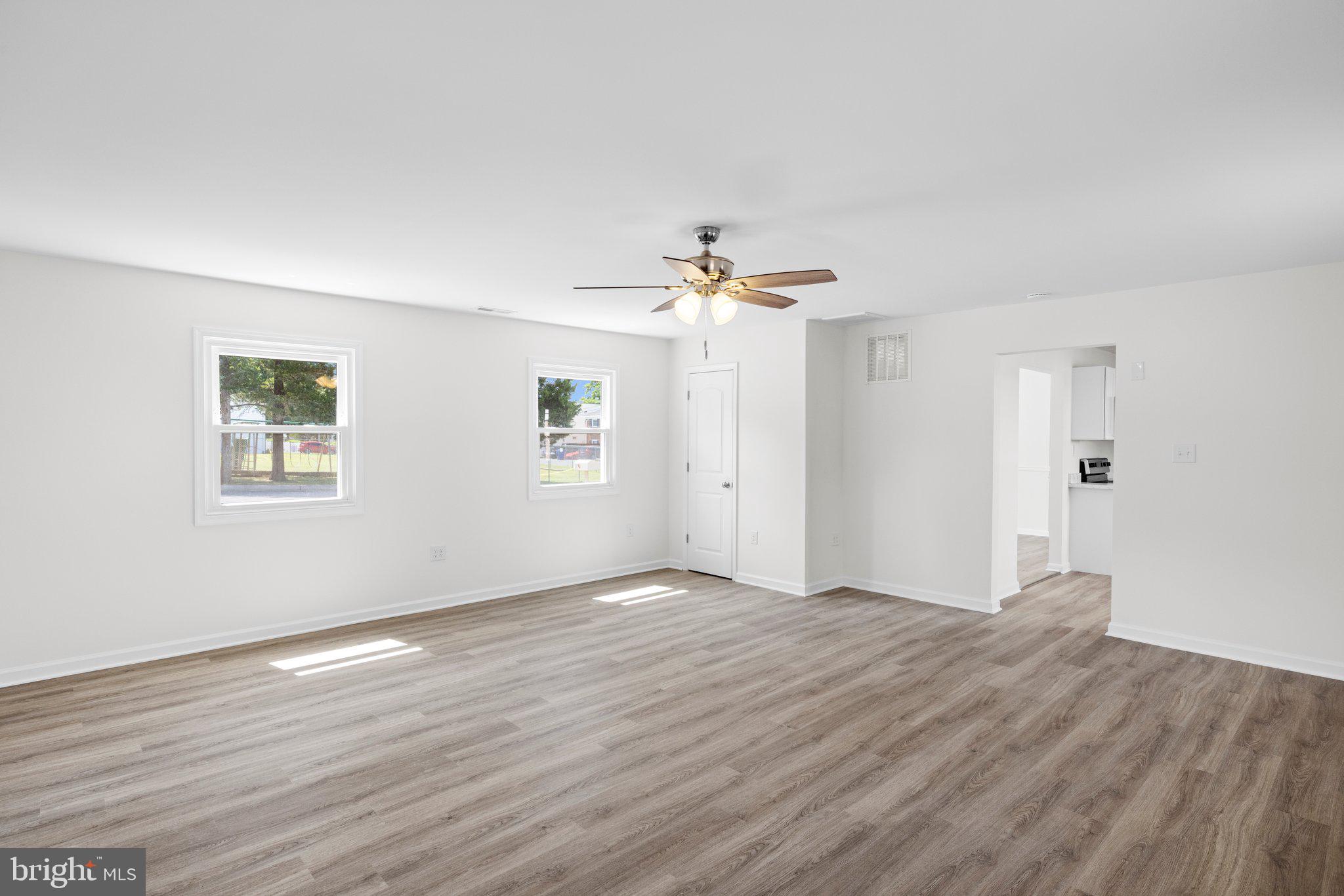 ROYAL VILLAGE - Residential