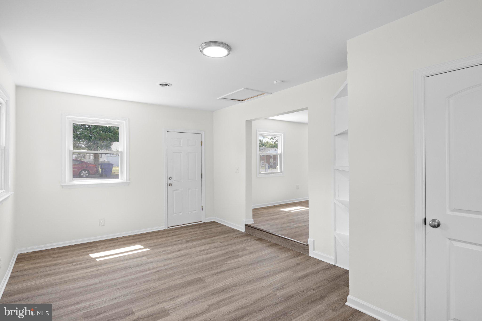 ROYAL VILLAGE - Residential