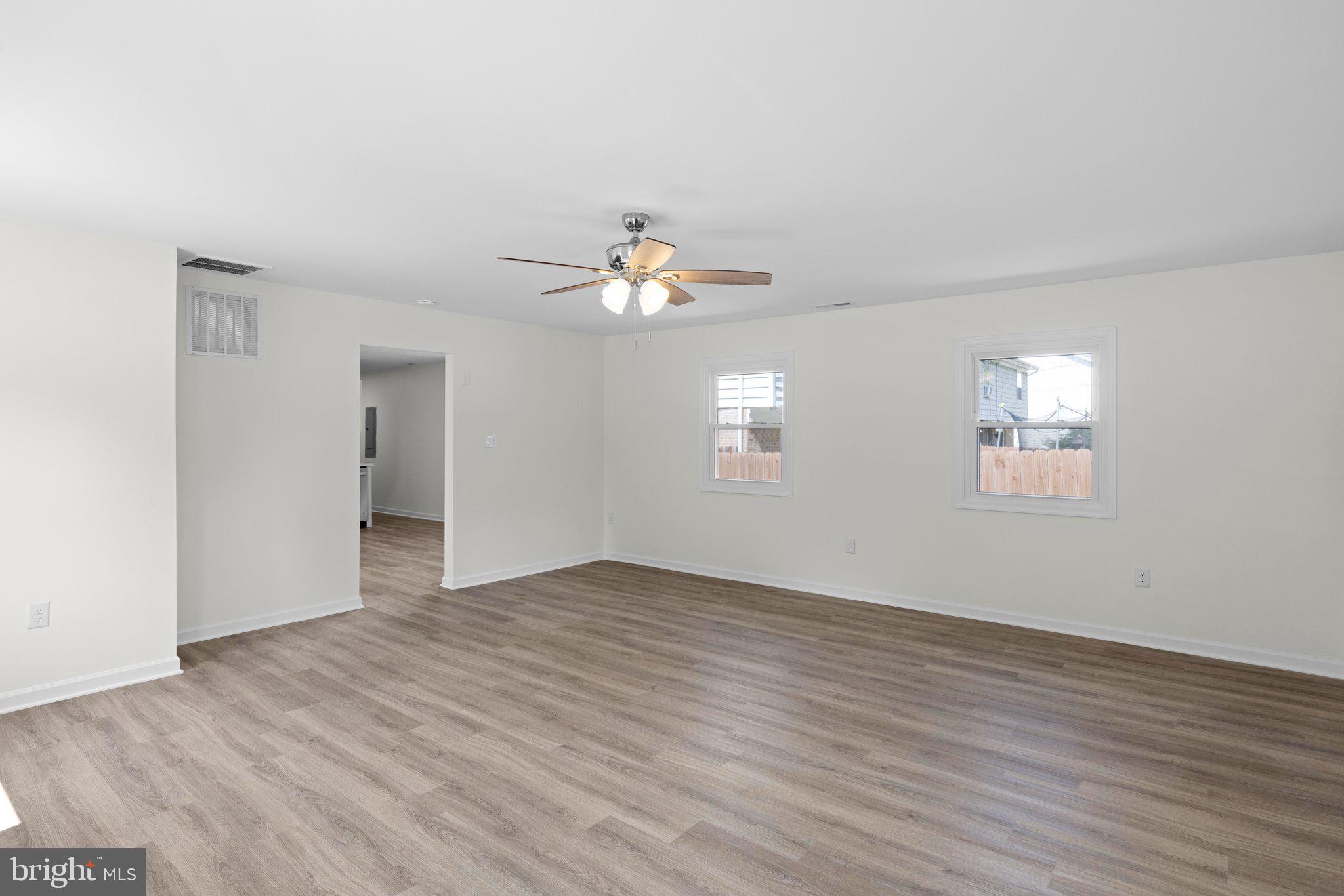 ROYAL VILLAGE - Residential