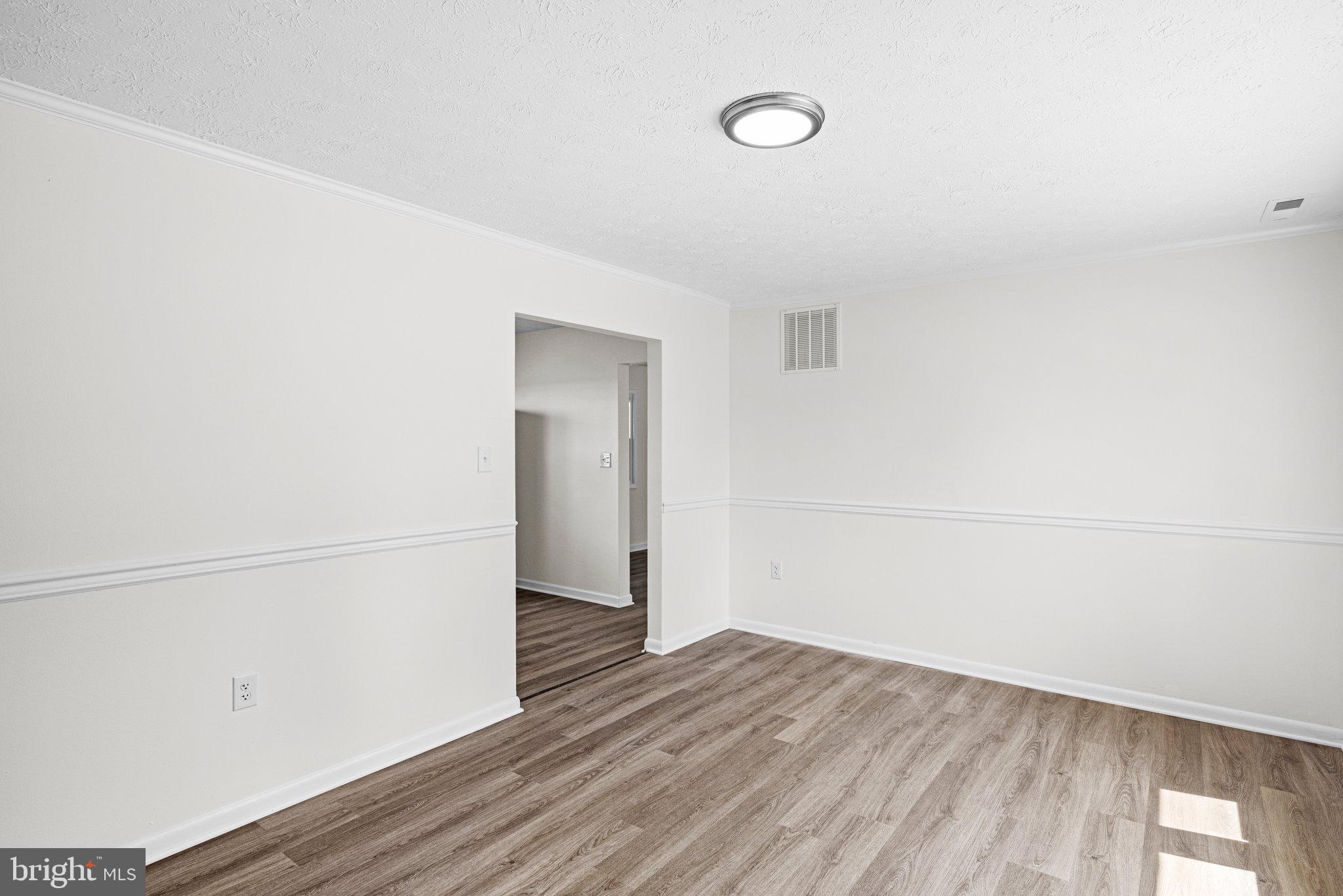 ROYAL VILLAGE - Residential