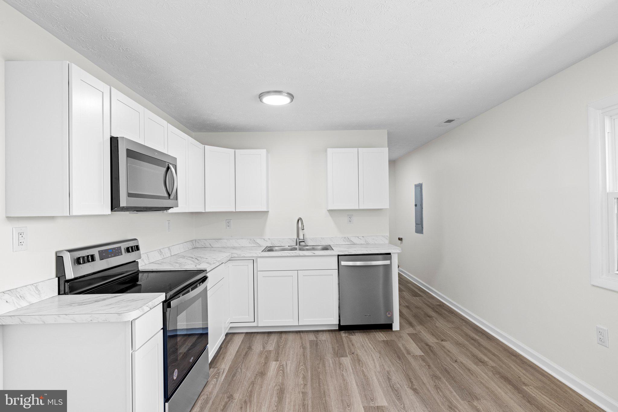 ROYAL VILLAGE - Residential