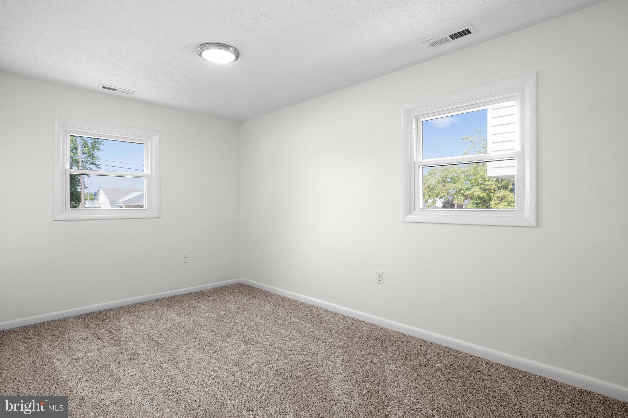 ROYAL VILLAGE - Residential