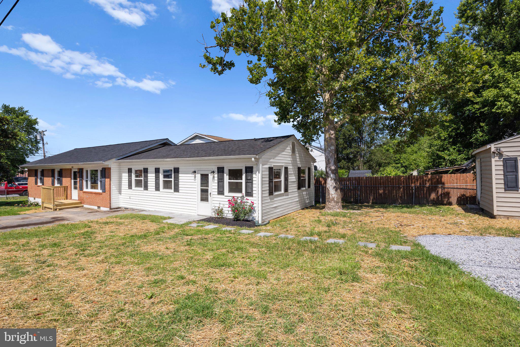 ROYAL VILLAGE - Residential