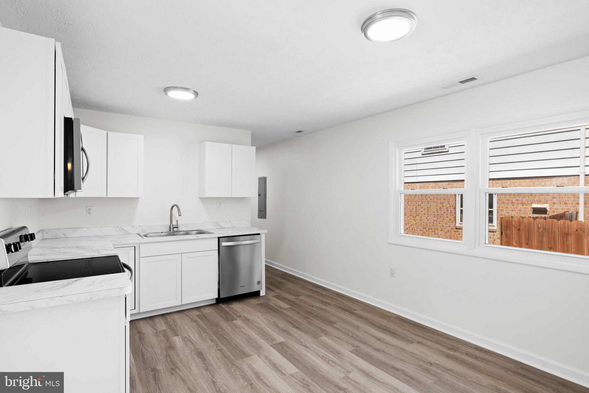 ROYAL VILLAGE - Residential