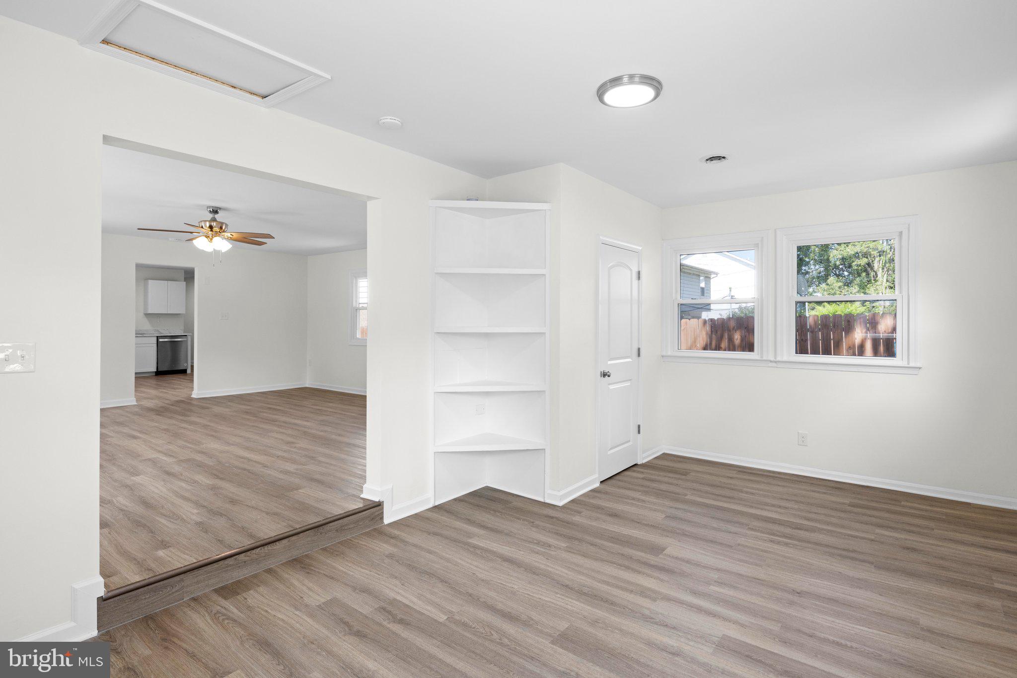 ROYAL VILLAGE - Residential