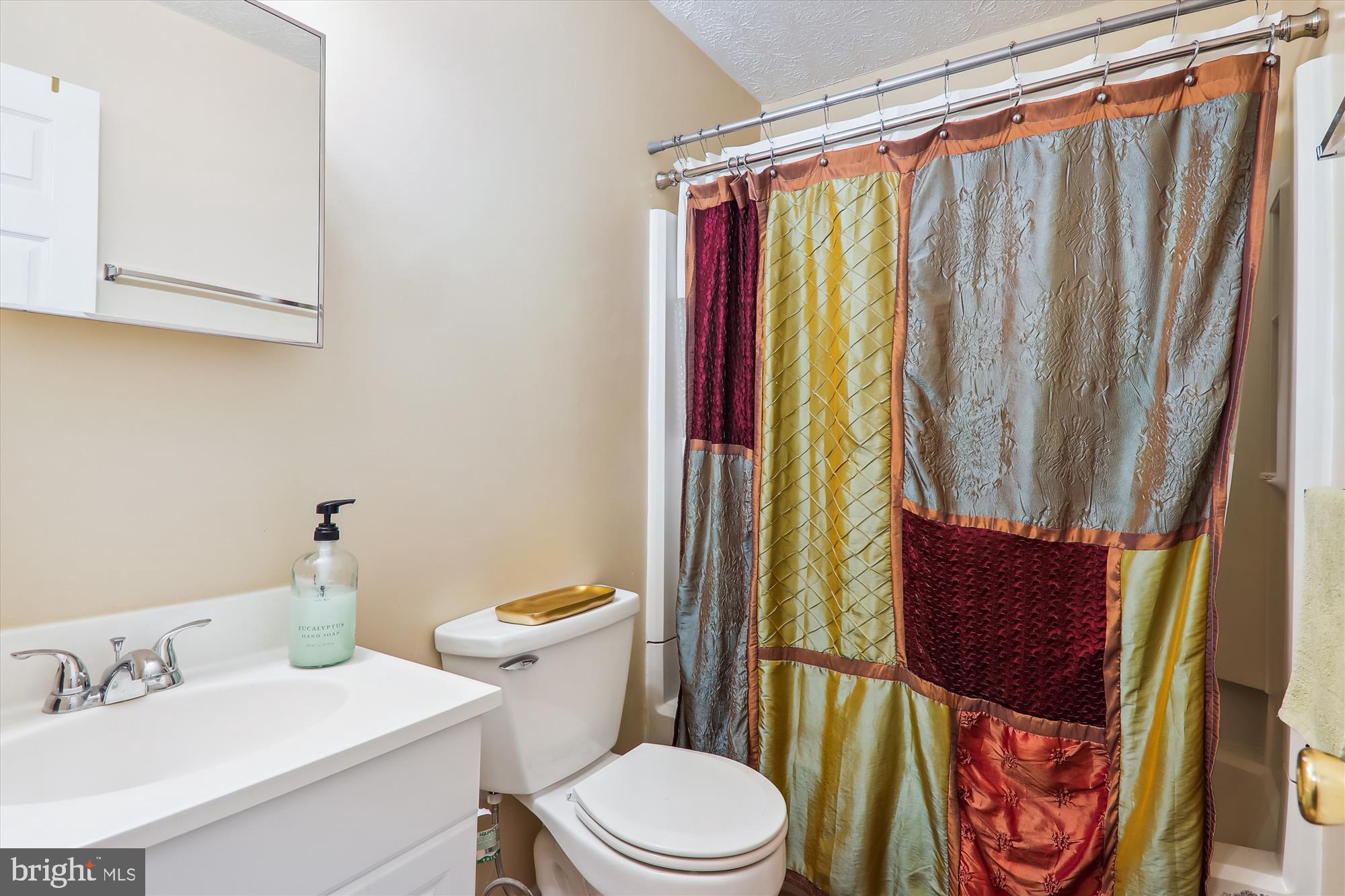 HILLCREST TOWNE - Residential