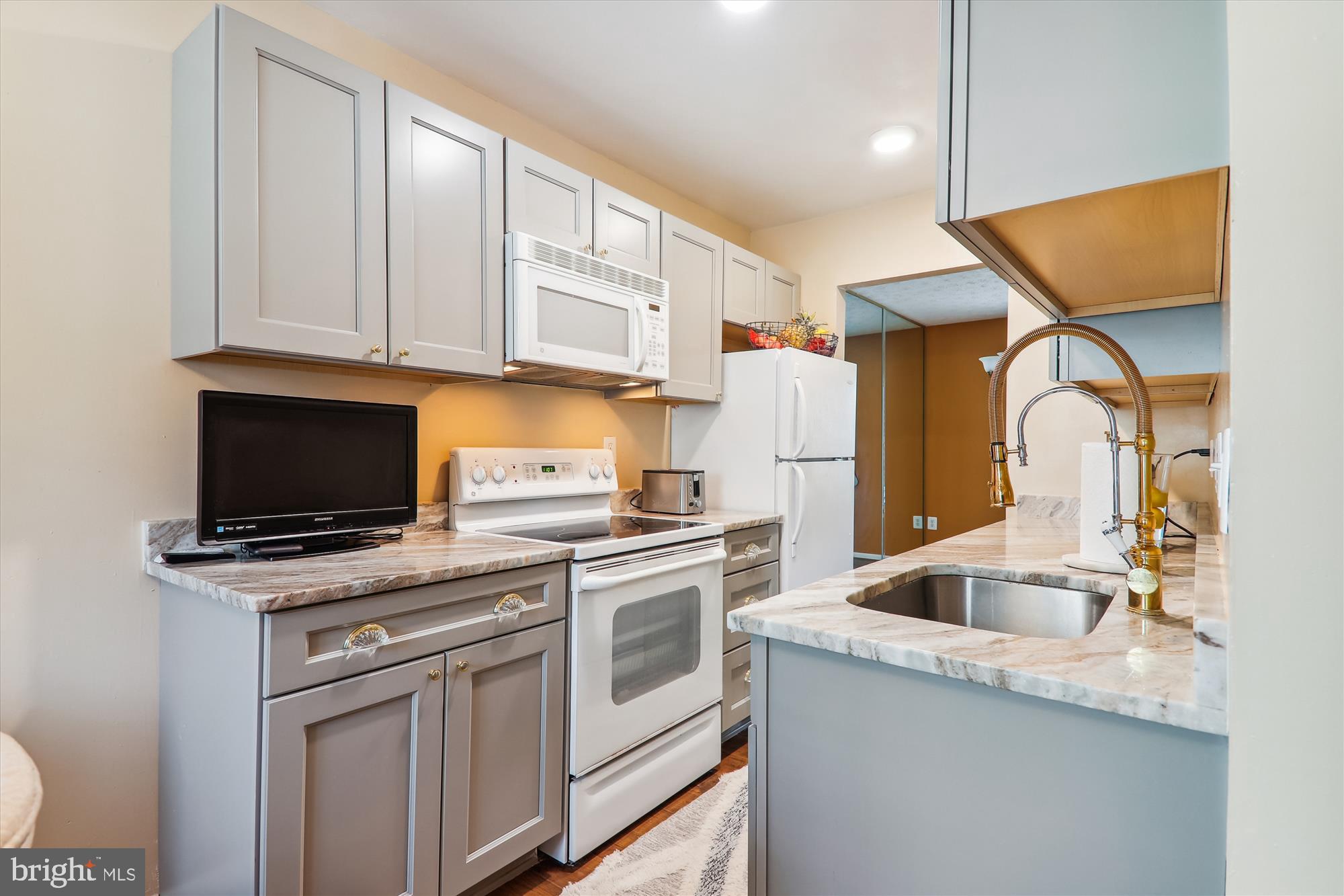 HILLCREST TOWNE - Residential