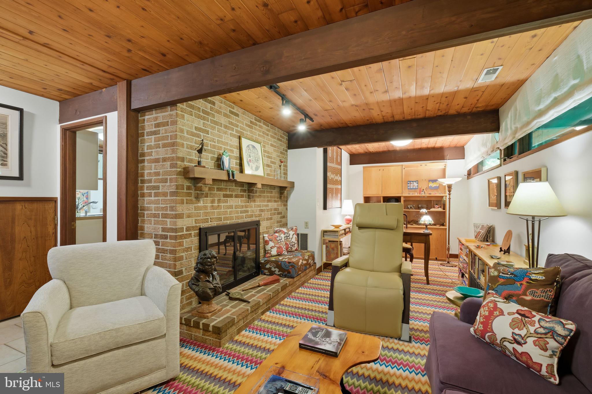 CARDEROCK SPRINGS - Residential
