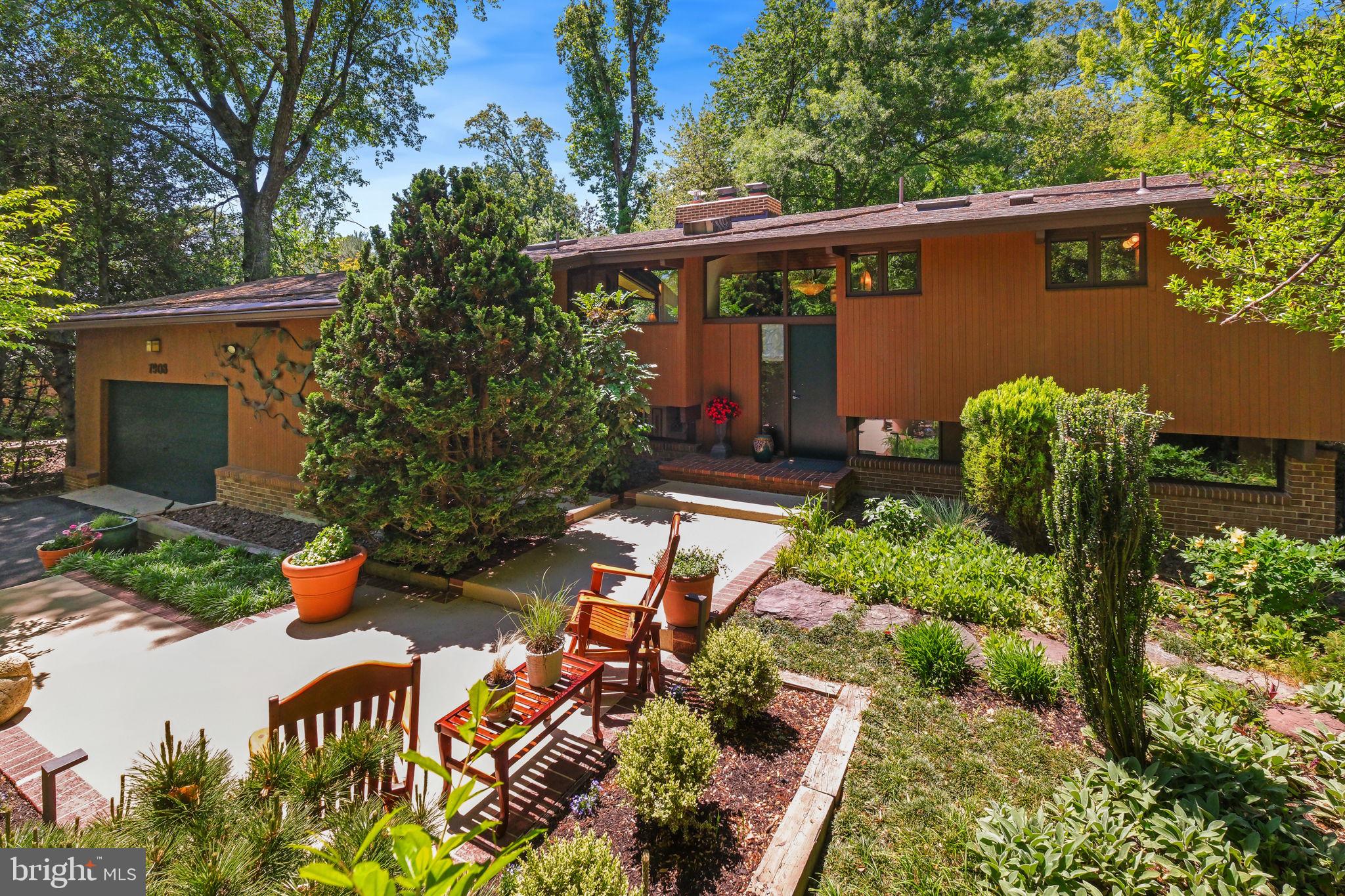 CARDEROCK SPRINGS - Residential