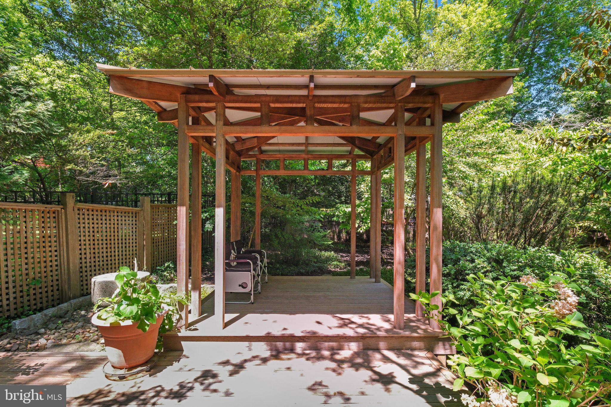 CARDEROCK SPRINGS - Residential