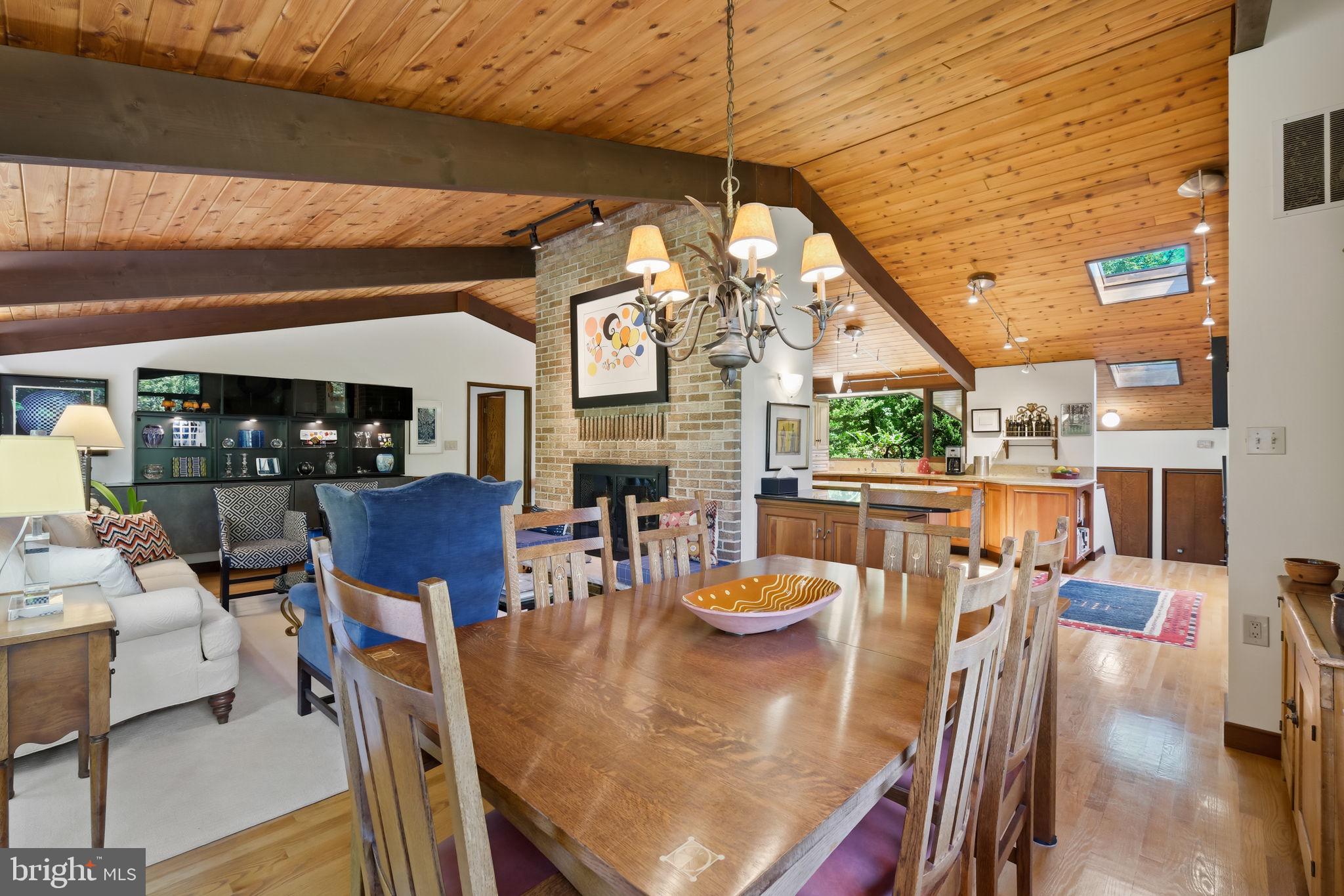 CARDEROCK SPRINGS - Residential