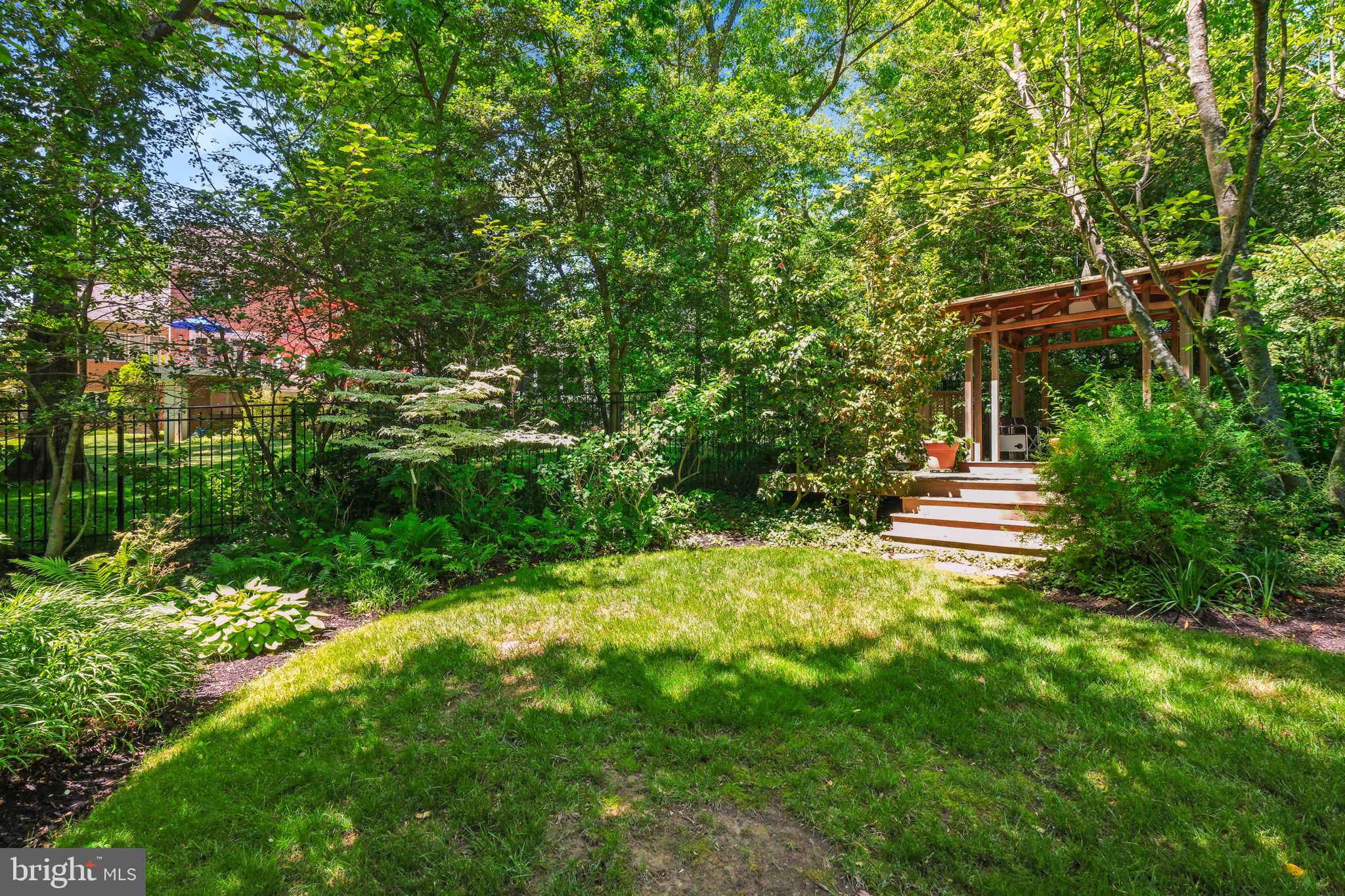 CARDEROCK SPRINGS - Residential
