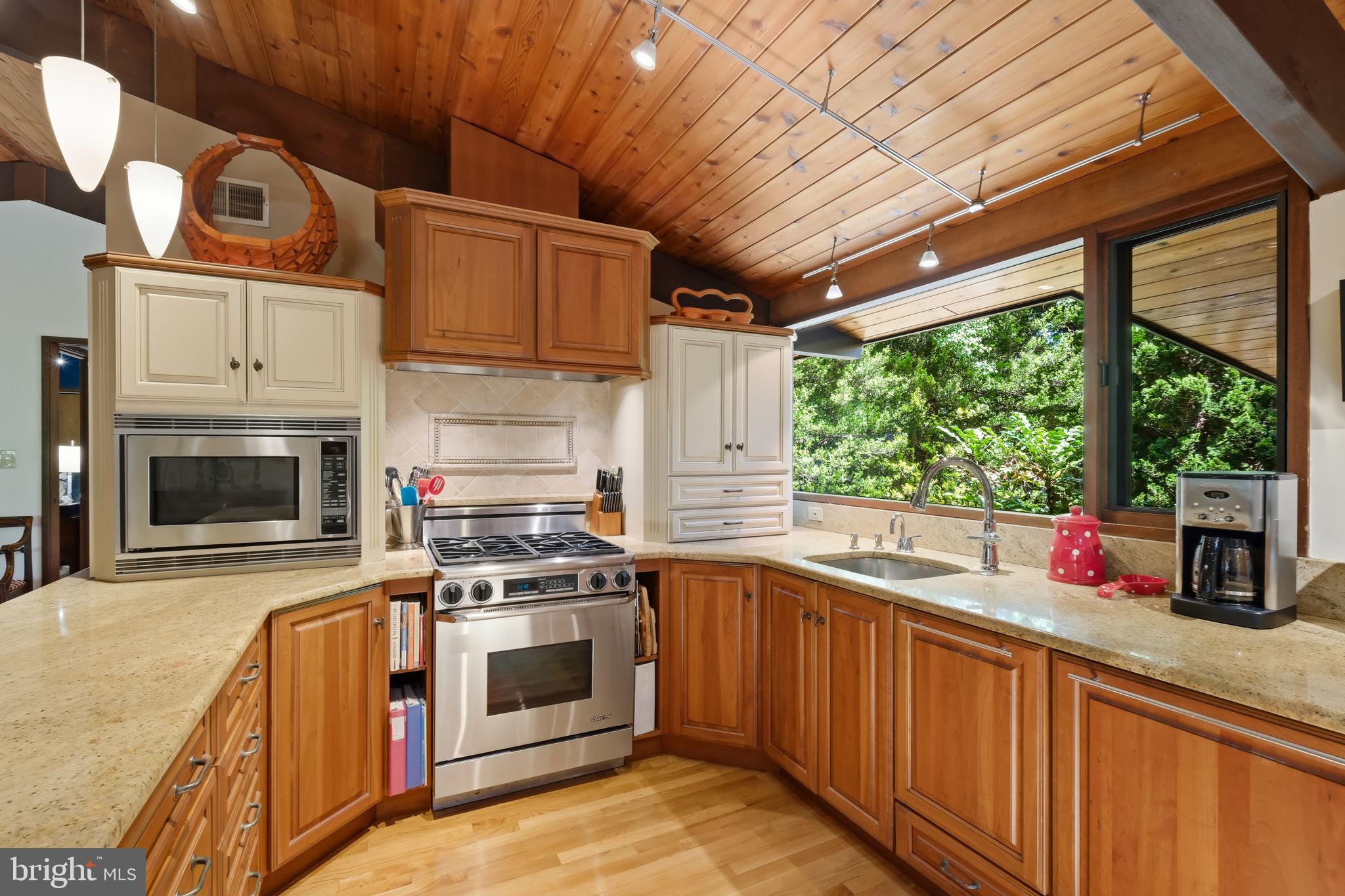 CARDEROCK SPRINGS - Residential