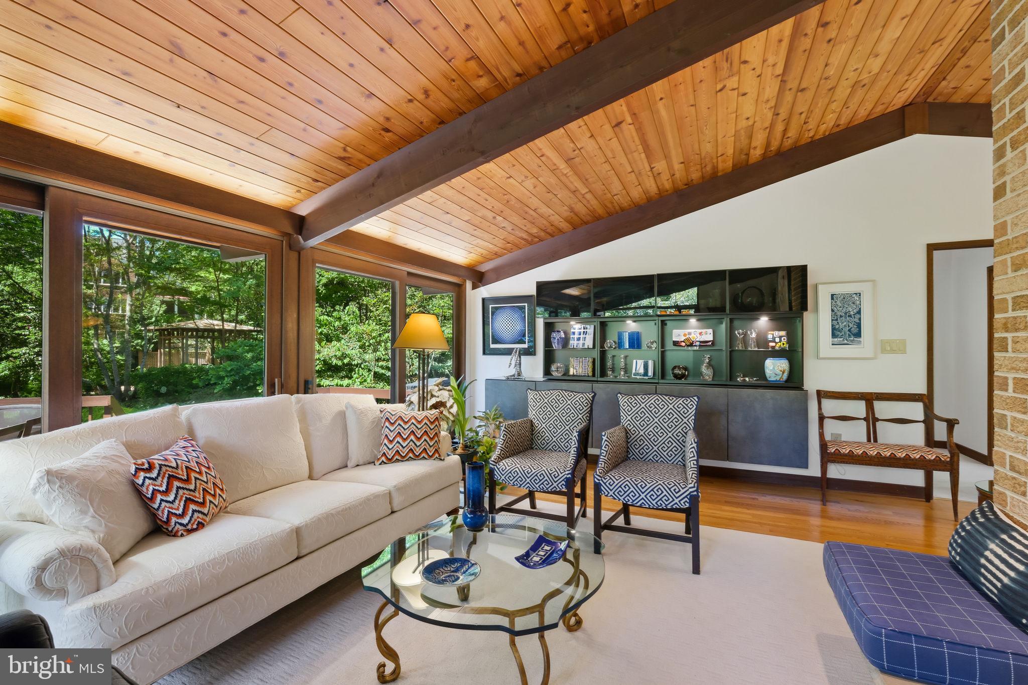 CARDEROCK SPRINGS - Residential