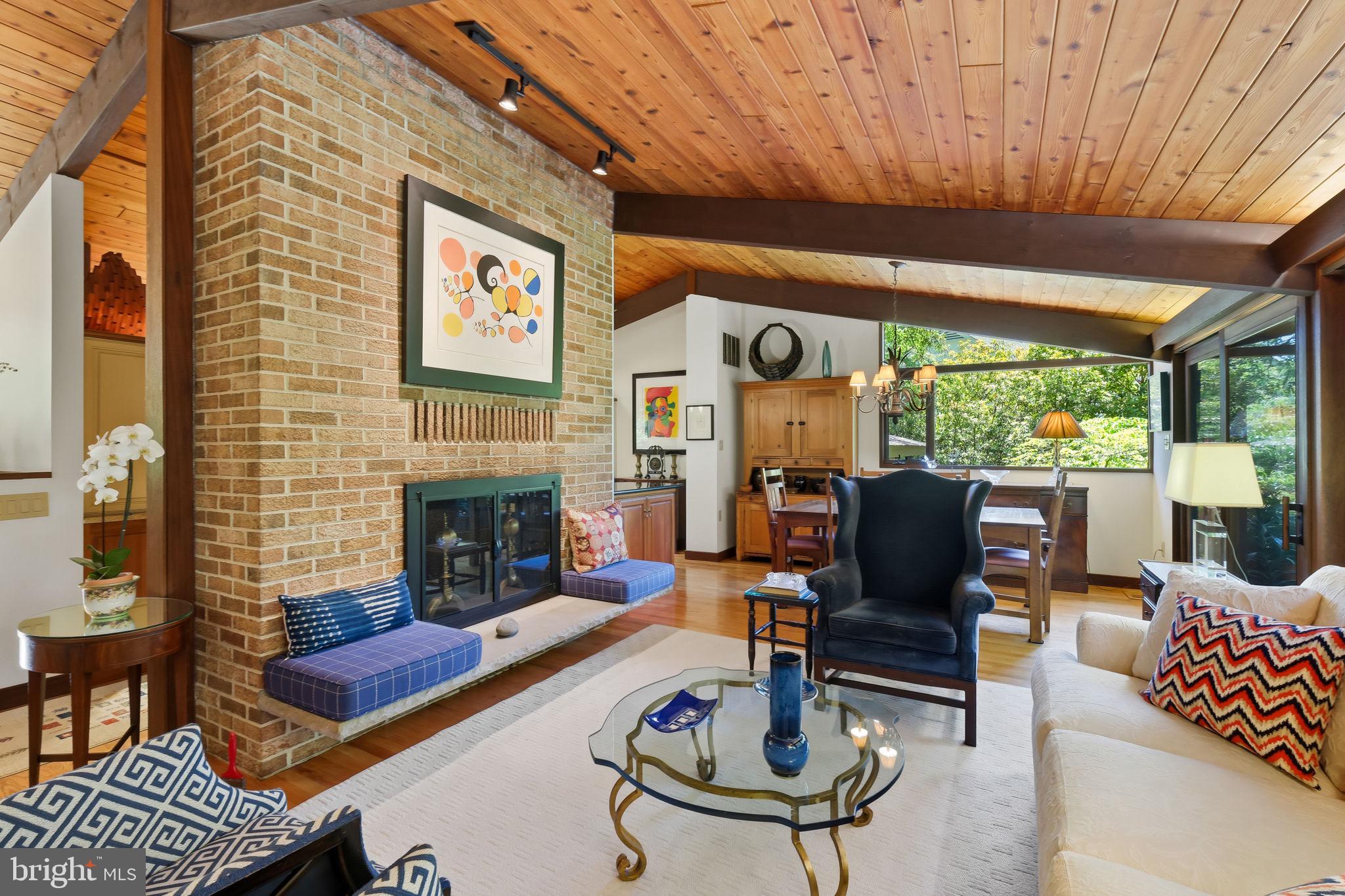 CARDEROCK SPRINGS - Residential