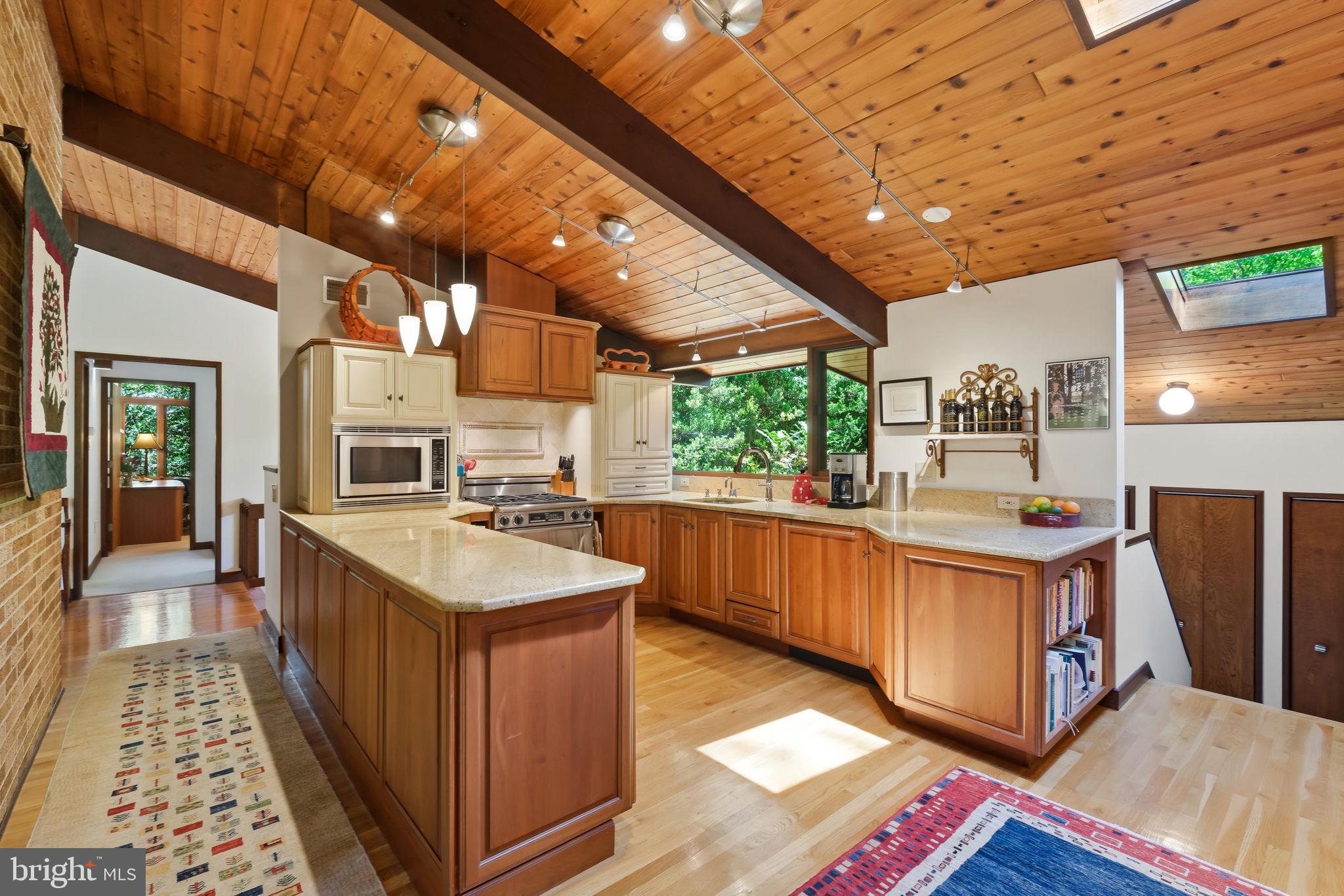 CARDEROCK SPRINGS - Residential