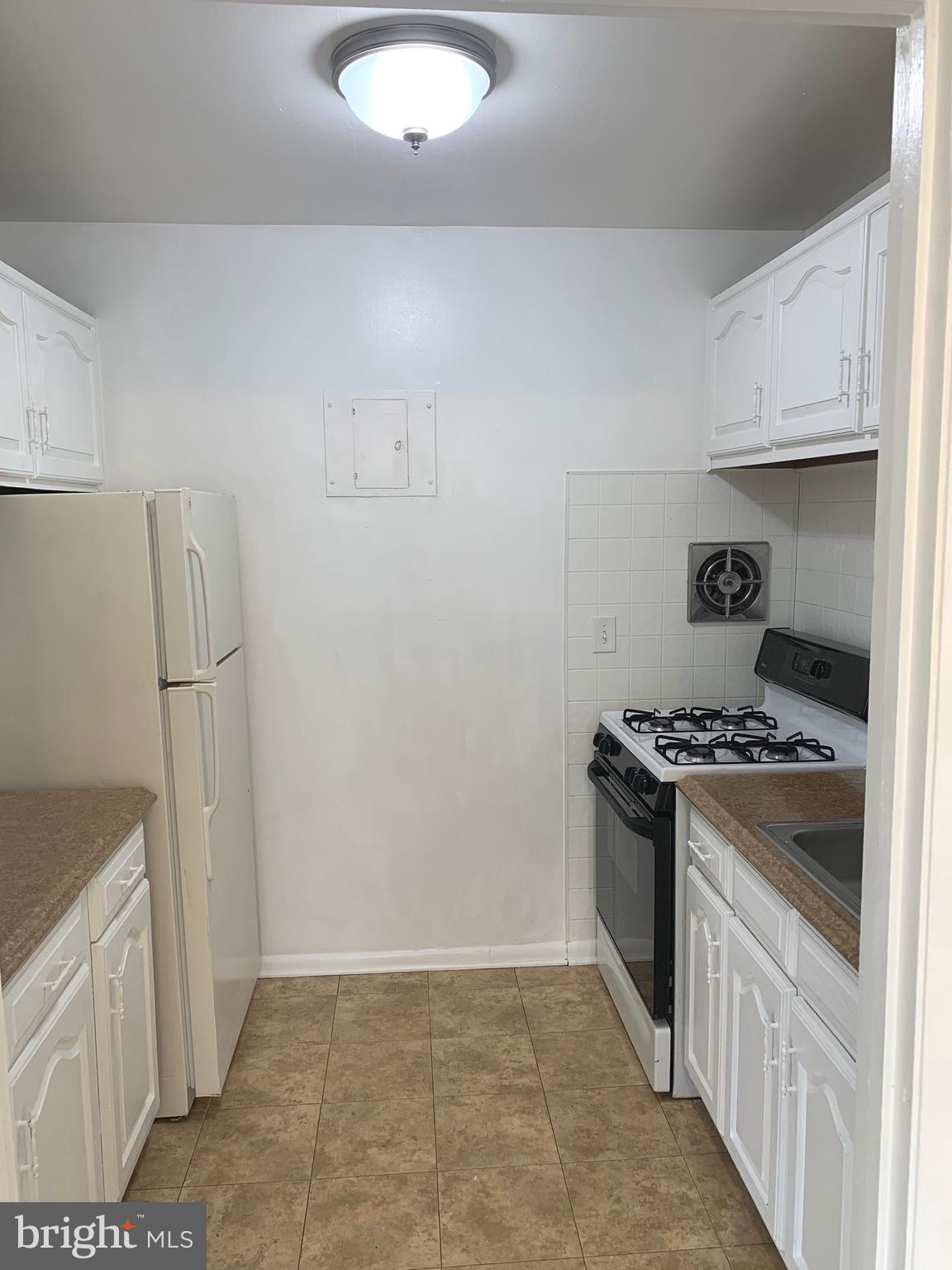 MARLOW TOWERS CONDOMINIUMS - Residential