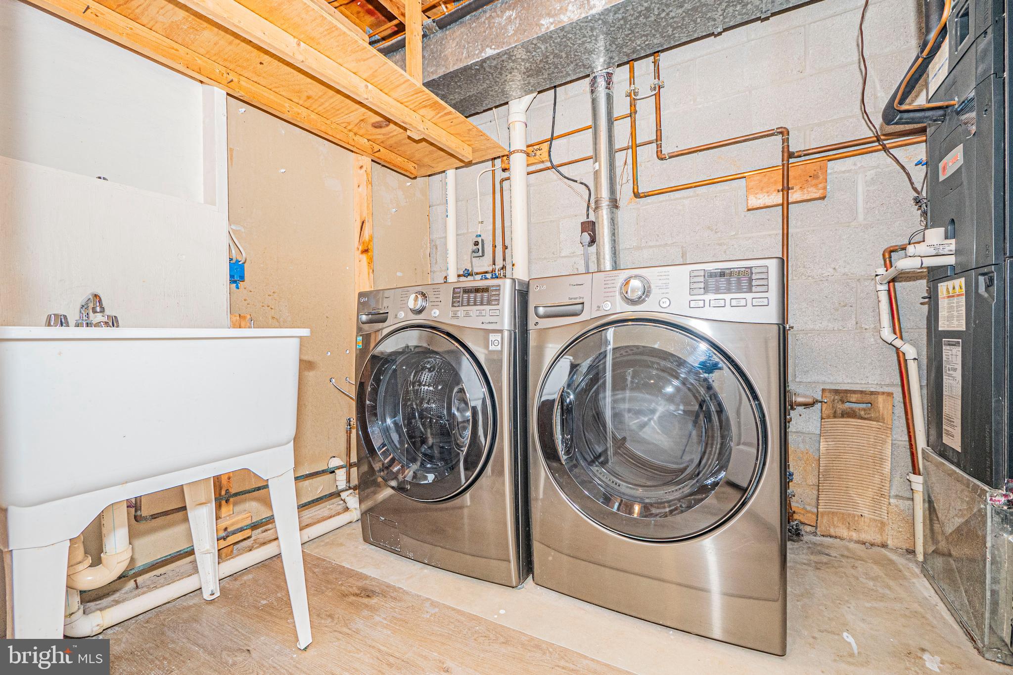 OAK HURST - Residential