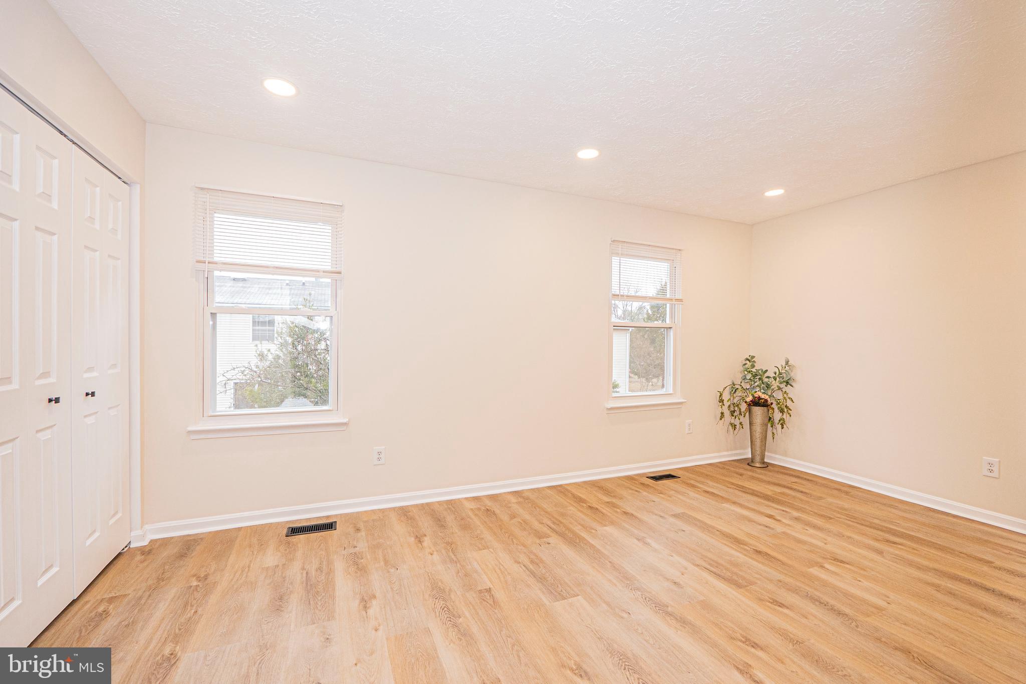 OAK HURST - Residential