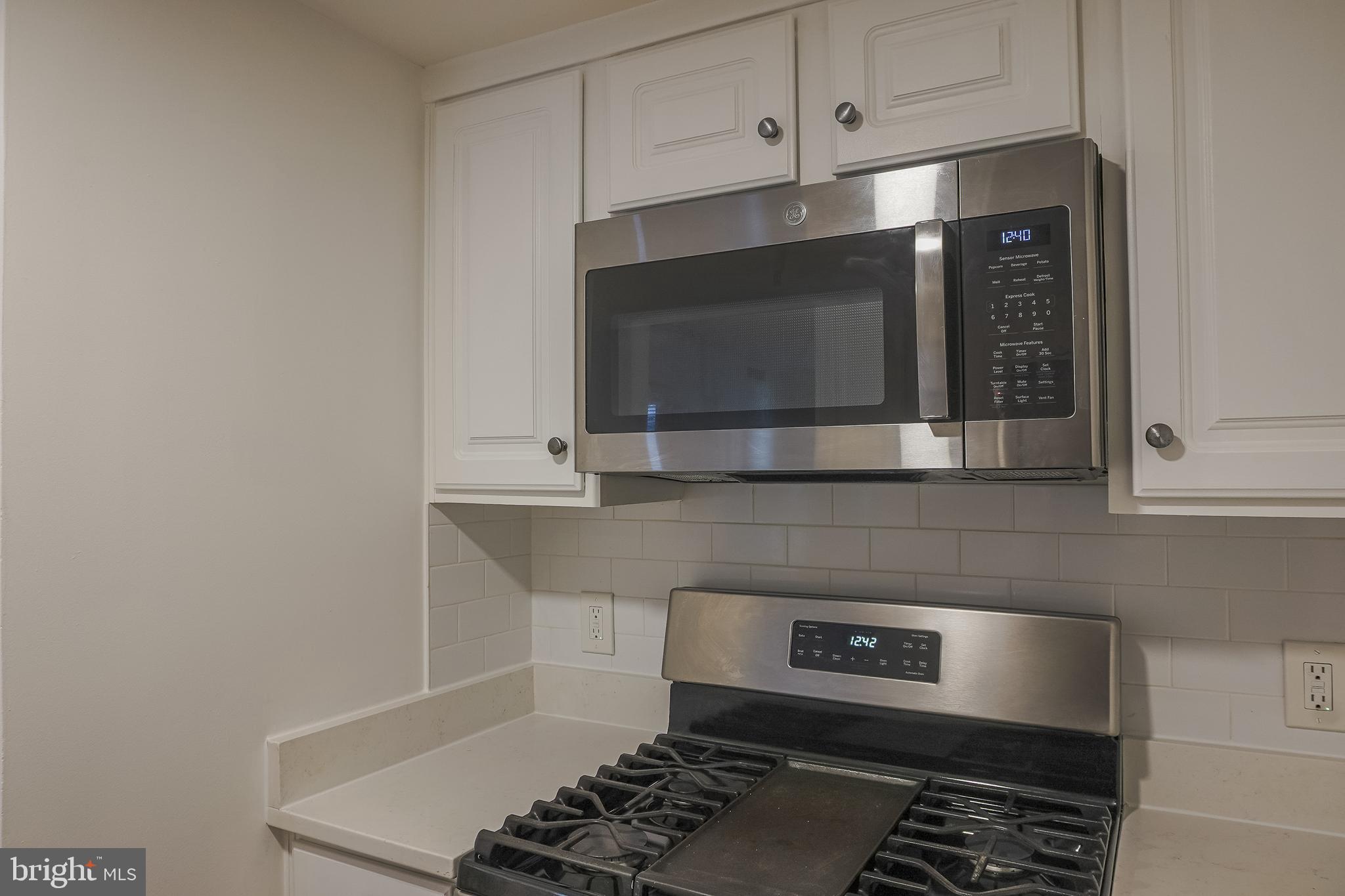 GALLERY AT WHITE FLINT - Residential Lease