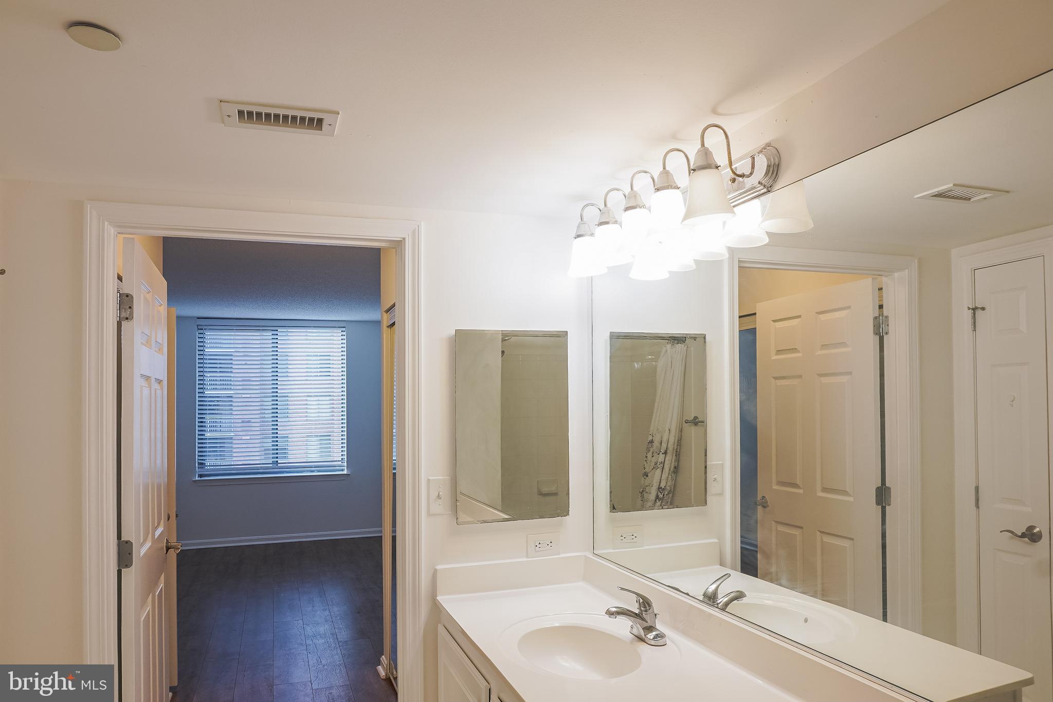 GALLERY AT WHITE FLINT - Residential Lease