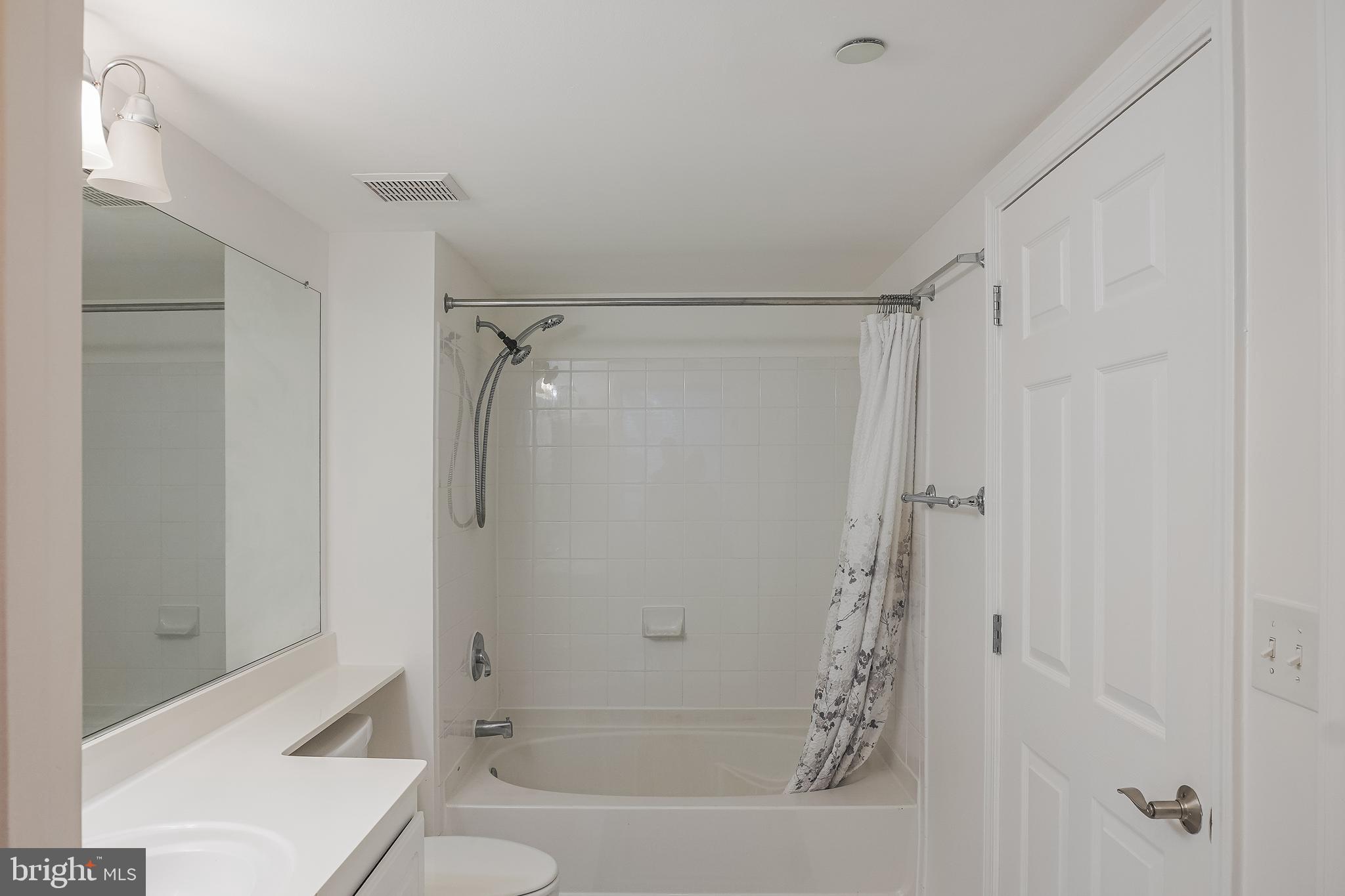 GALLERY AT WHITE FLINT - Residential Lease