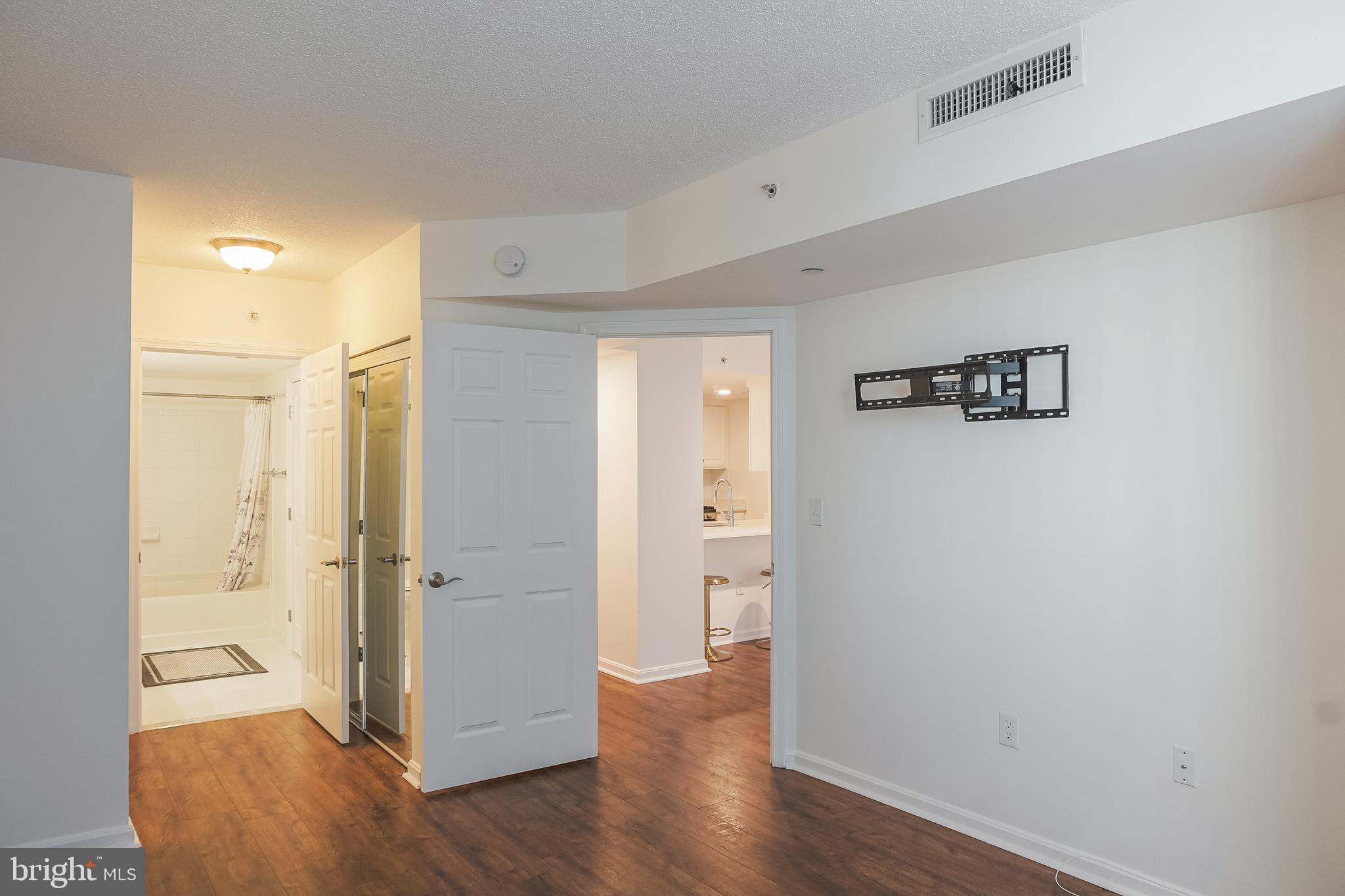 GALLERY AT WHITE FLINT - Residential Lease