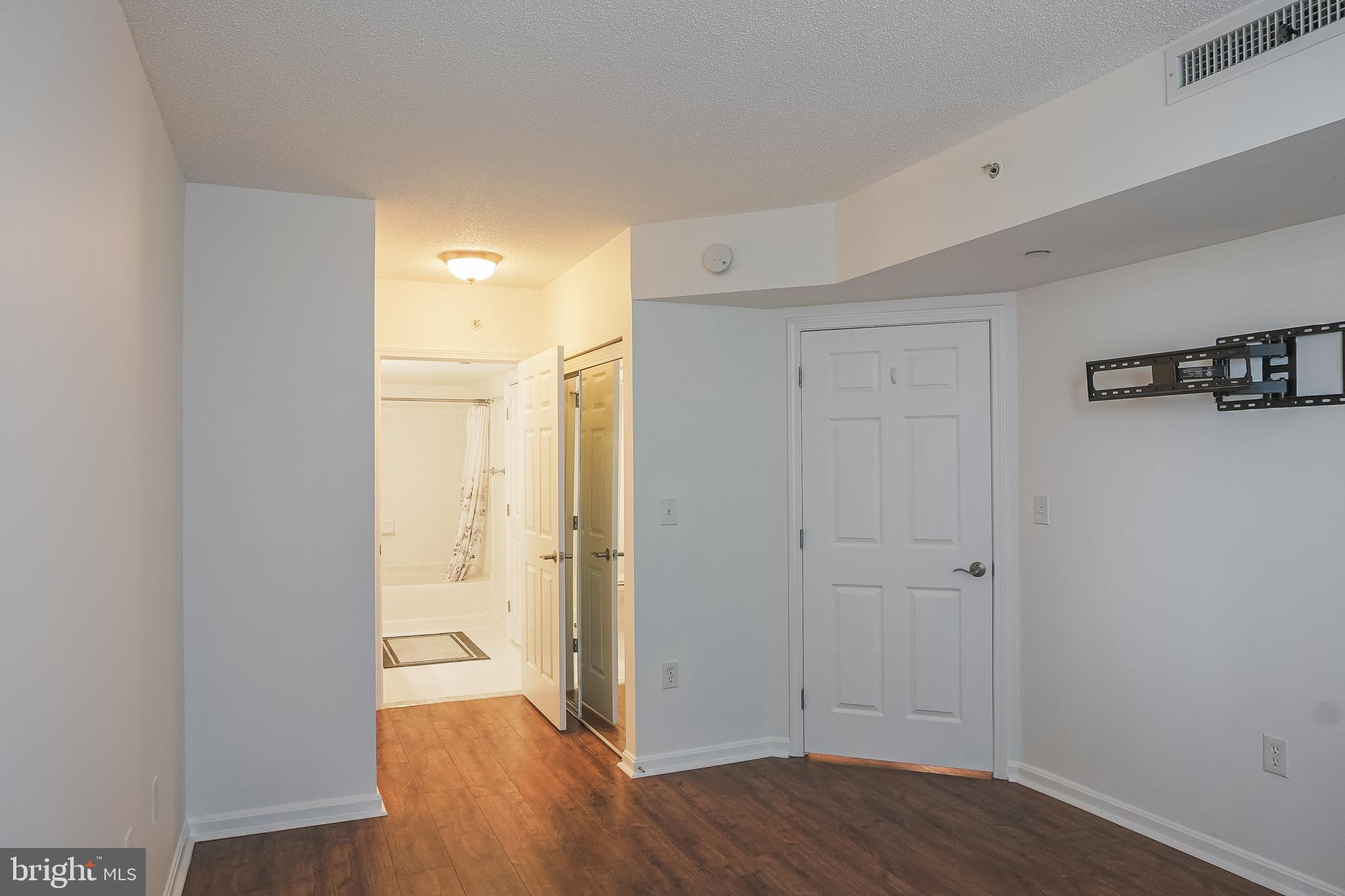 GALLERY AT WHITE FLINT - Residential Lease