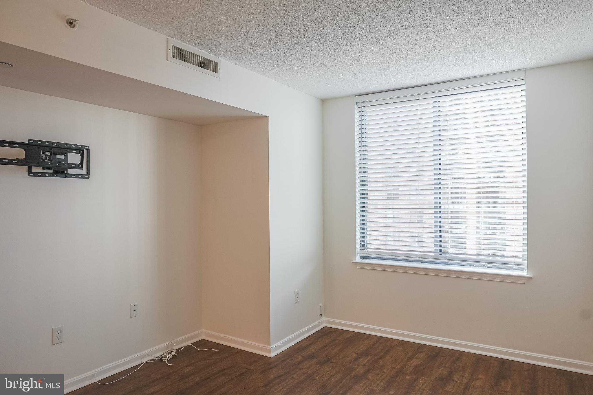 GALLERY AT WHITE FLINT - Residential Lease